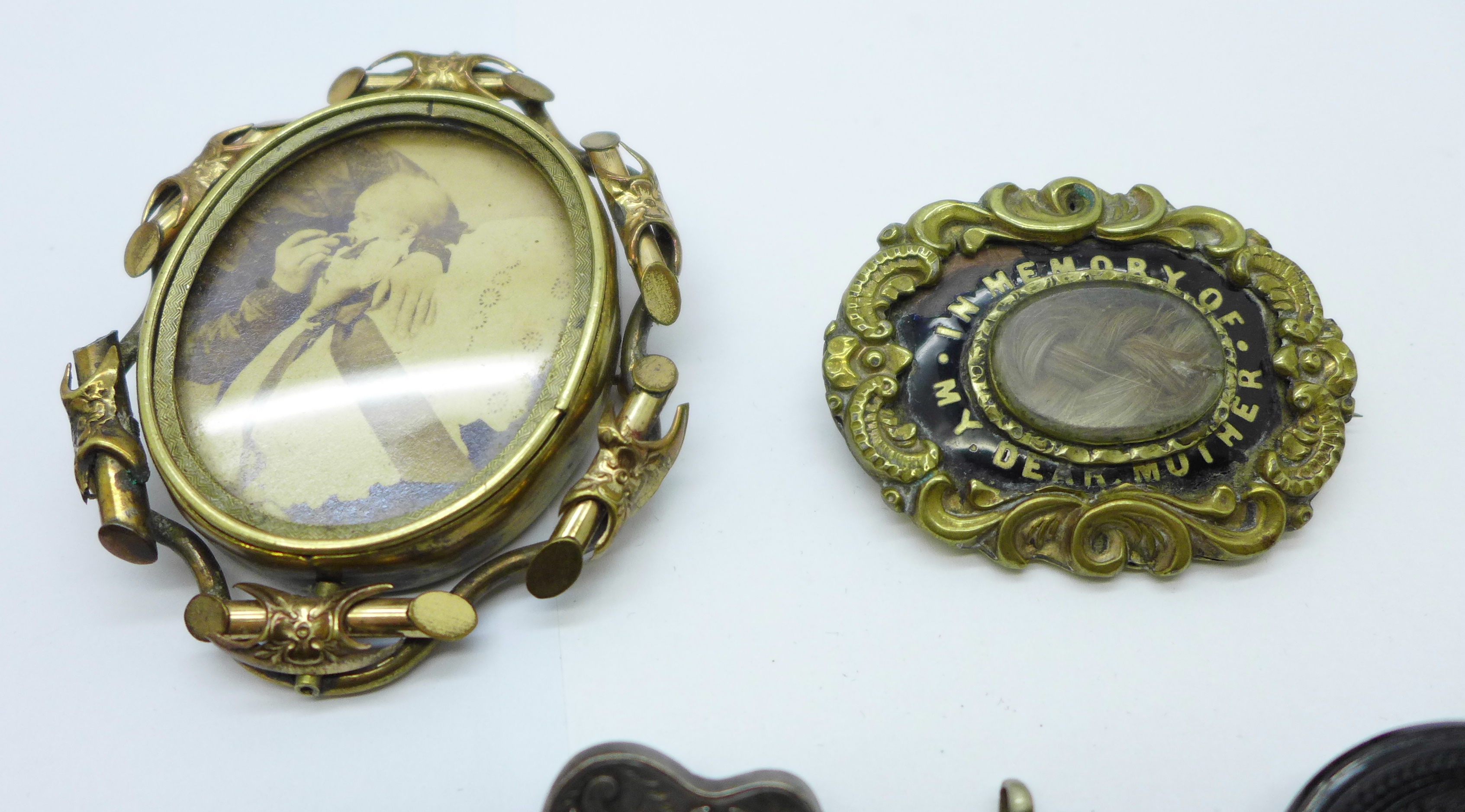 Two hallmarked Victorian silver brooches, crescent moon, lacking hook and stone, and guitar, an - Image 3 of 8