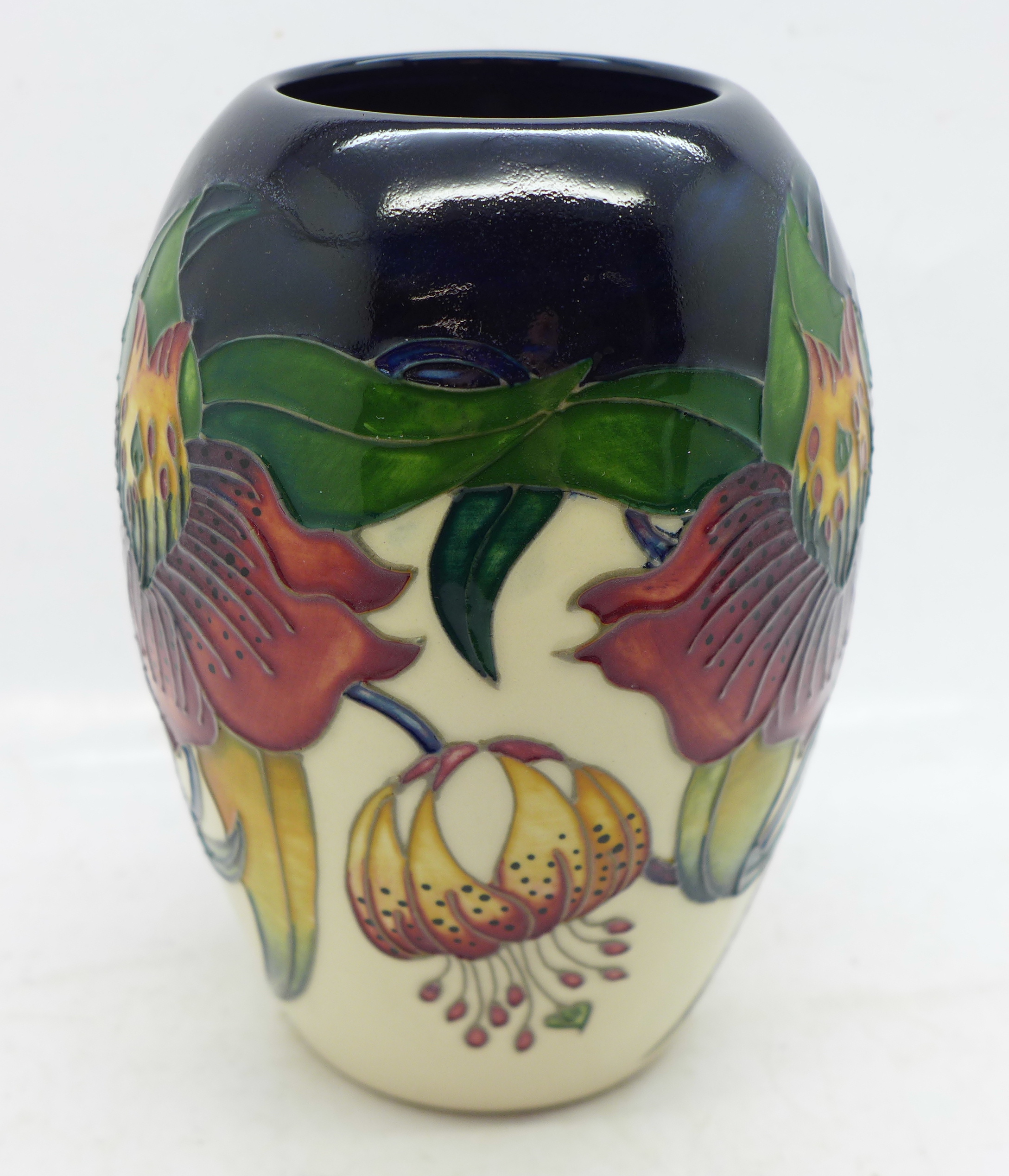 A Moorcroft vase, Anna Lily pattern, shape no. 102/5, by designer Nicola Slaney, 13cm - Image 2 of 4