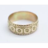 A Victorian 9ct gold ring, 3.5g, O