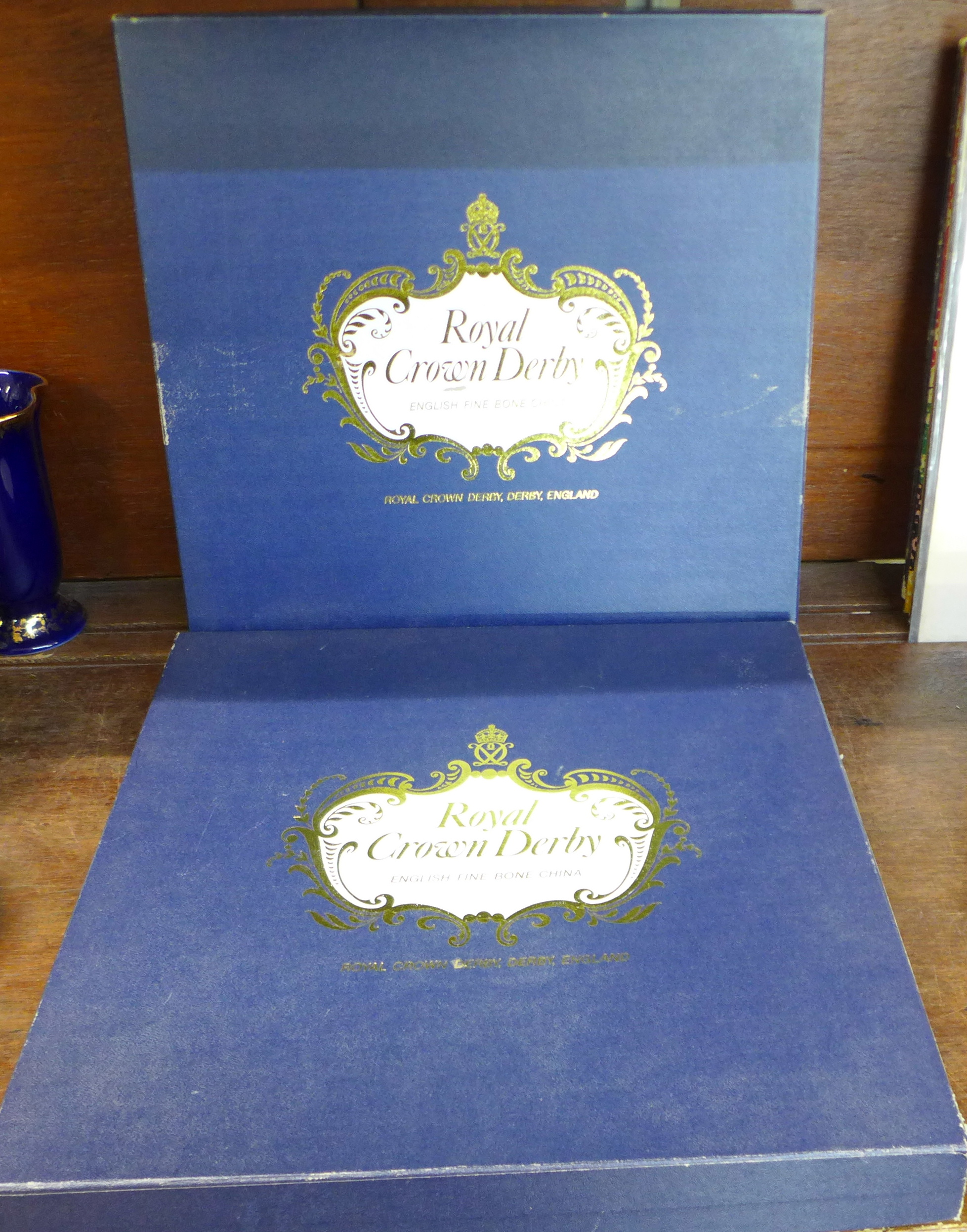 A pair of Royal Crown Derby 1128 pattern dinner plates, boxed - Image 3 of 3