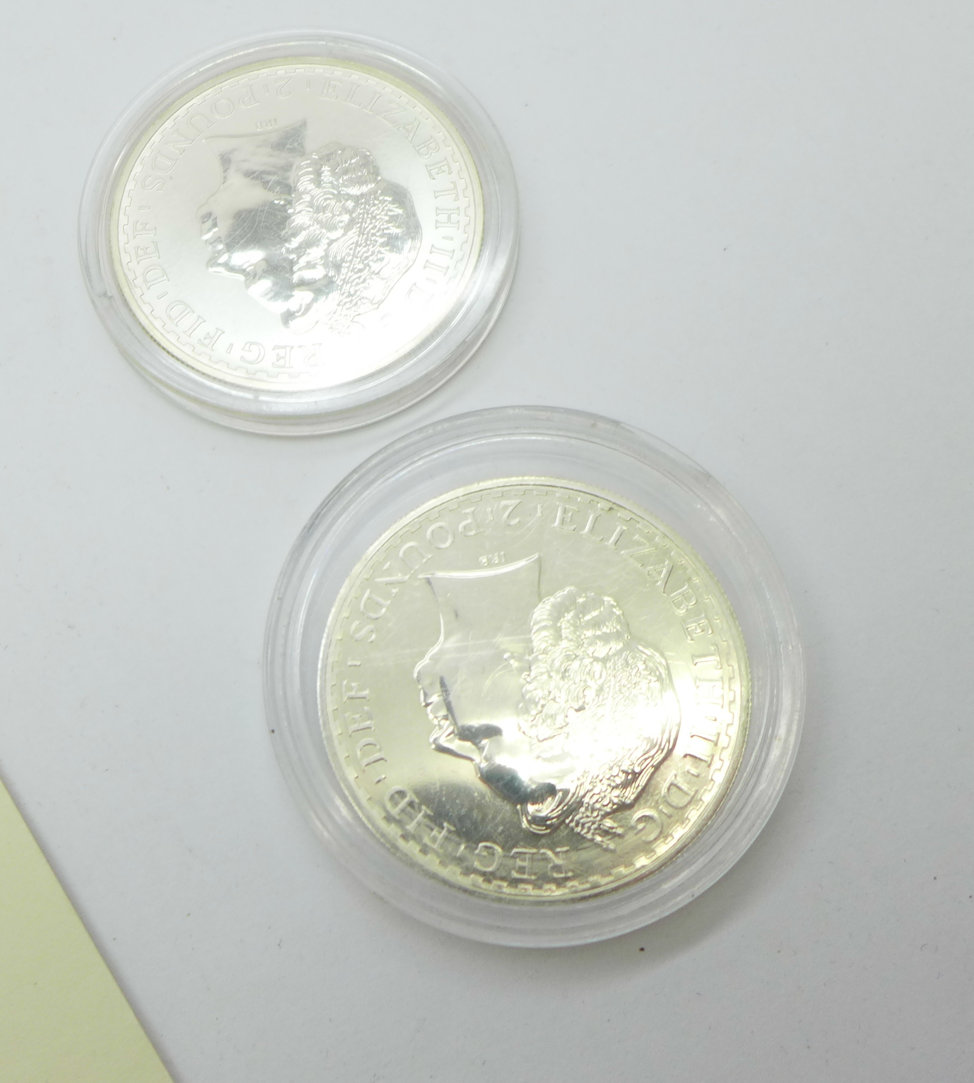 Two 1oz fine silver Britannia, 2002 and 2007 Britannia seated, with certificates - Bild 3 aus 3