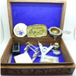 A carved wooden box, a papier mache snuff box, knife rests, a dish with a lion, two compacts, etc.