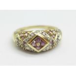 A 9ct gold and pink sapphire ring, 2.8g, P