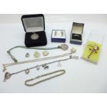 A silver and silver set jewellery