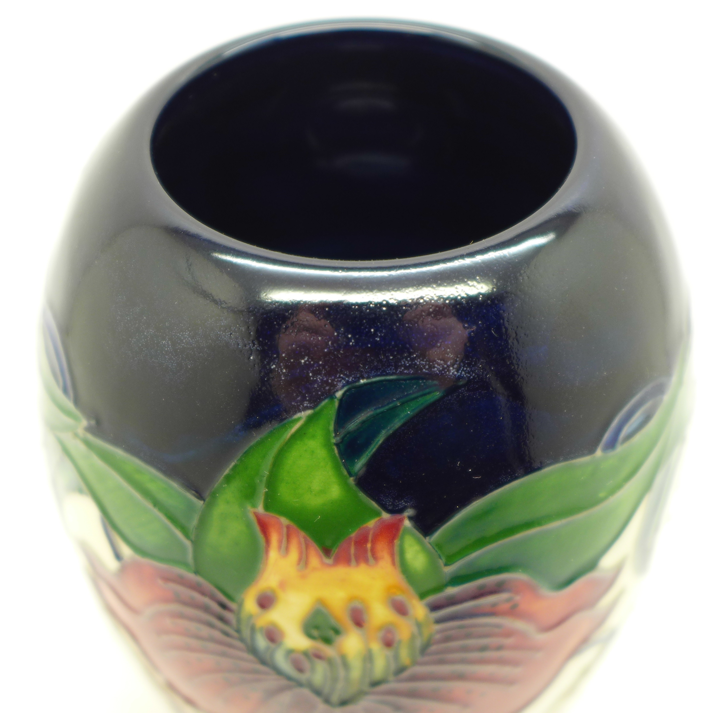 A Moorcroft vase, Anna Lily pattern, shape no. 102/5, by designer Nicola Slaney, 13cm - Image 3 of 4