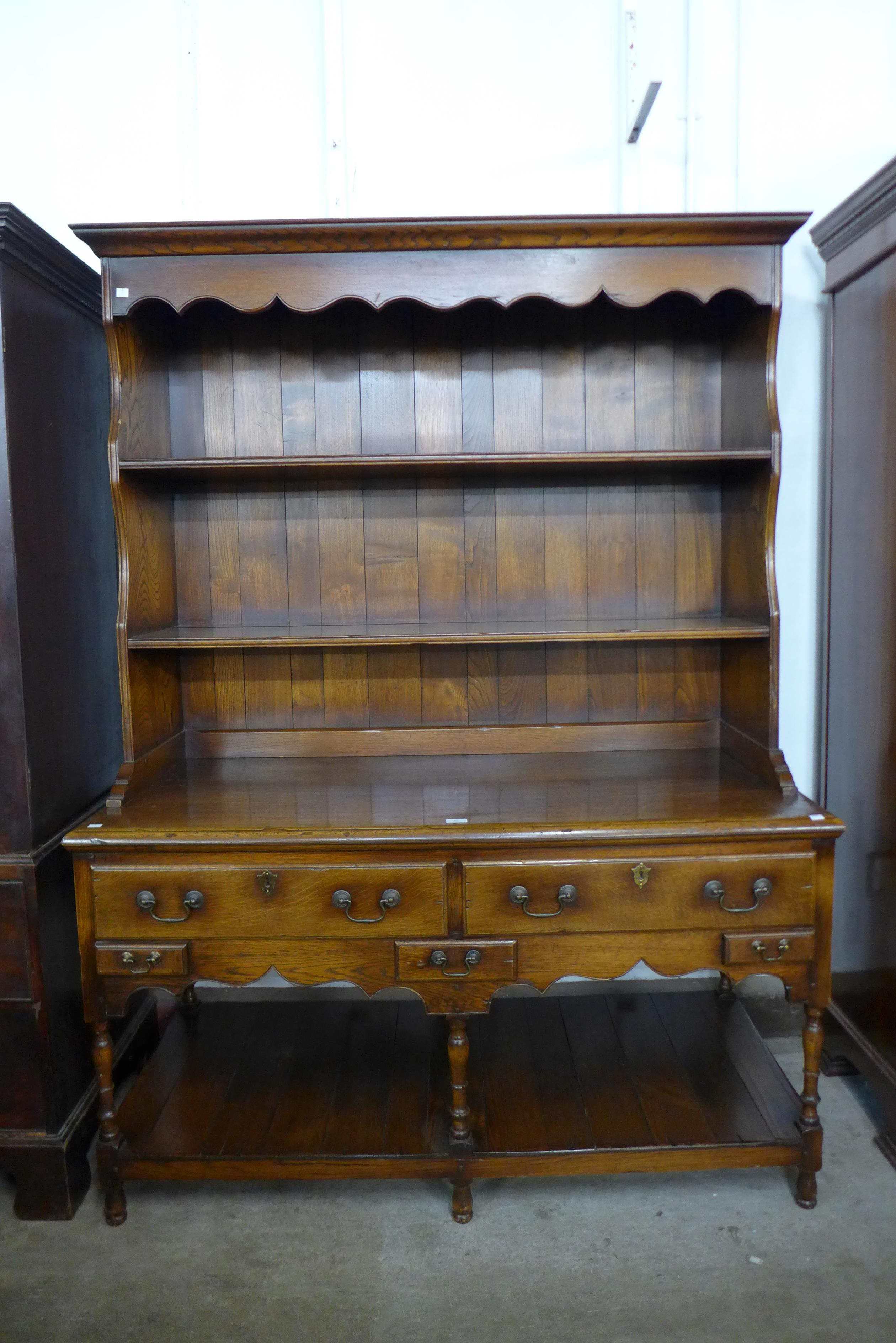 A George III style oak dresser - Image 2 of 2