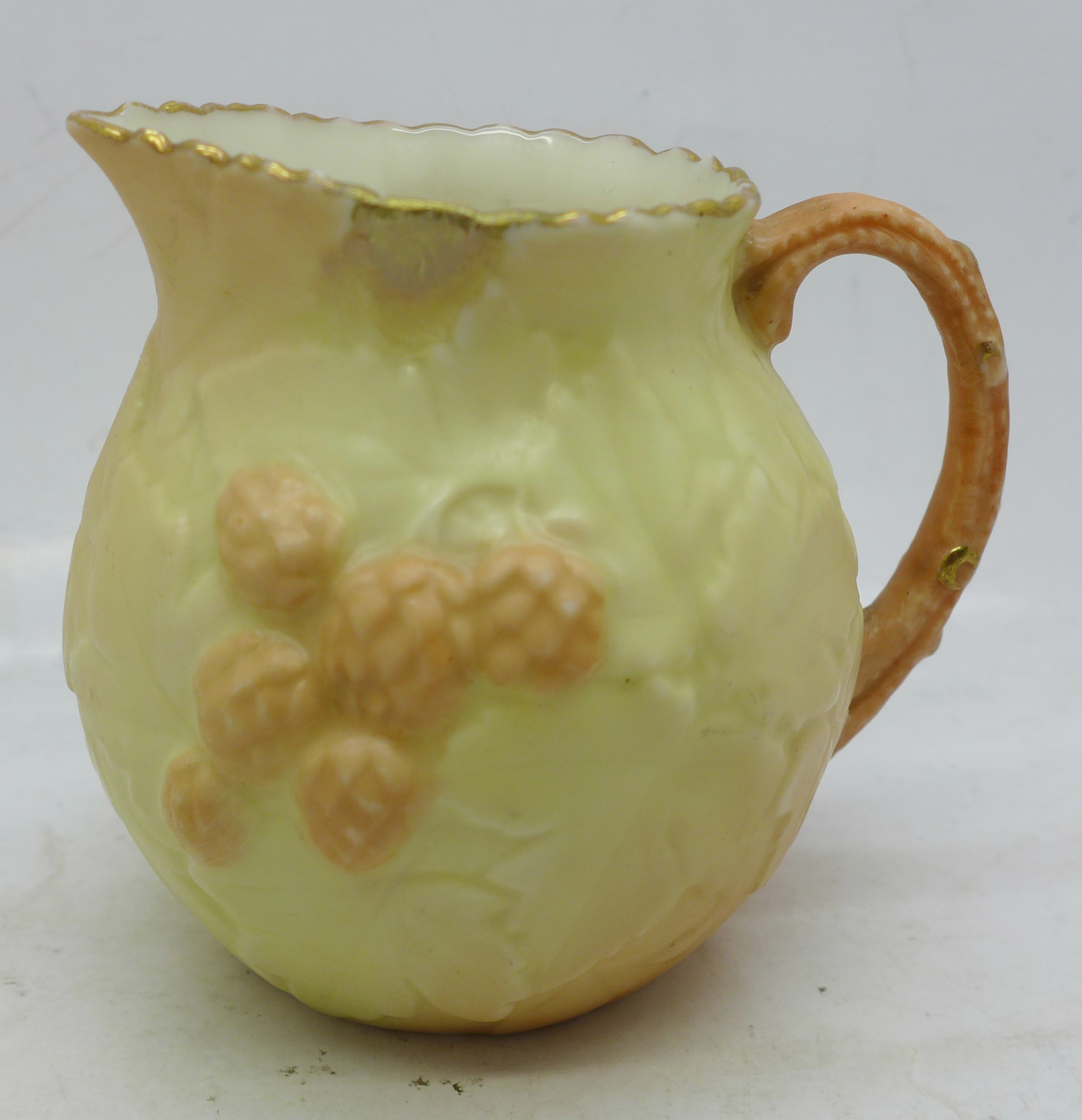 A small Worcester Locke & Co. cream jug