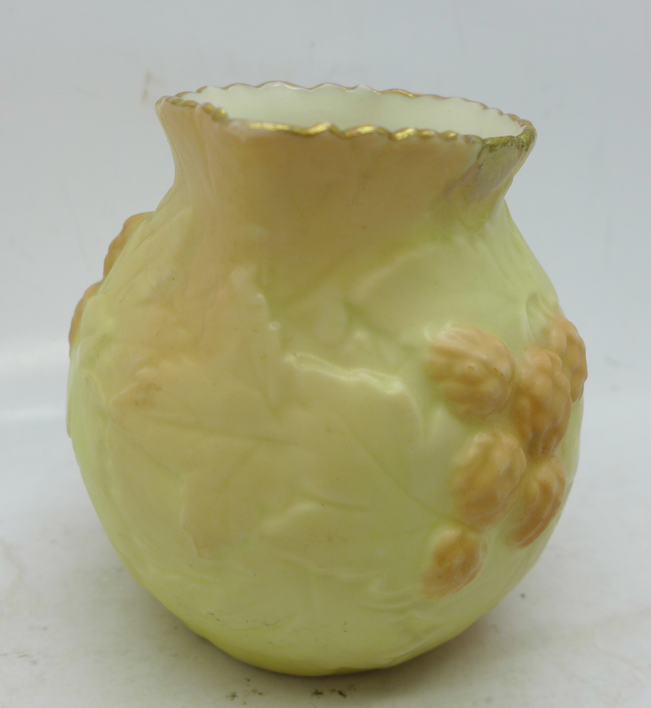 A small Worcester Locke & Co. cream jug - Image 2 of 4