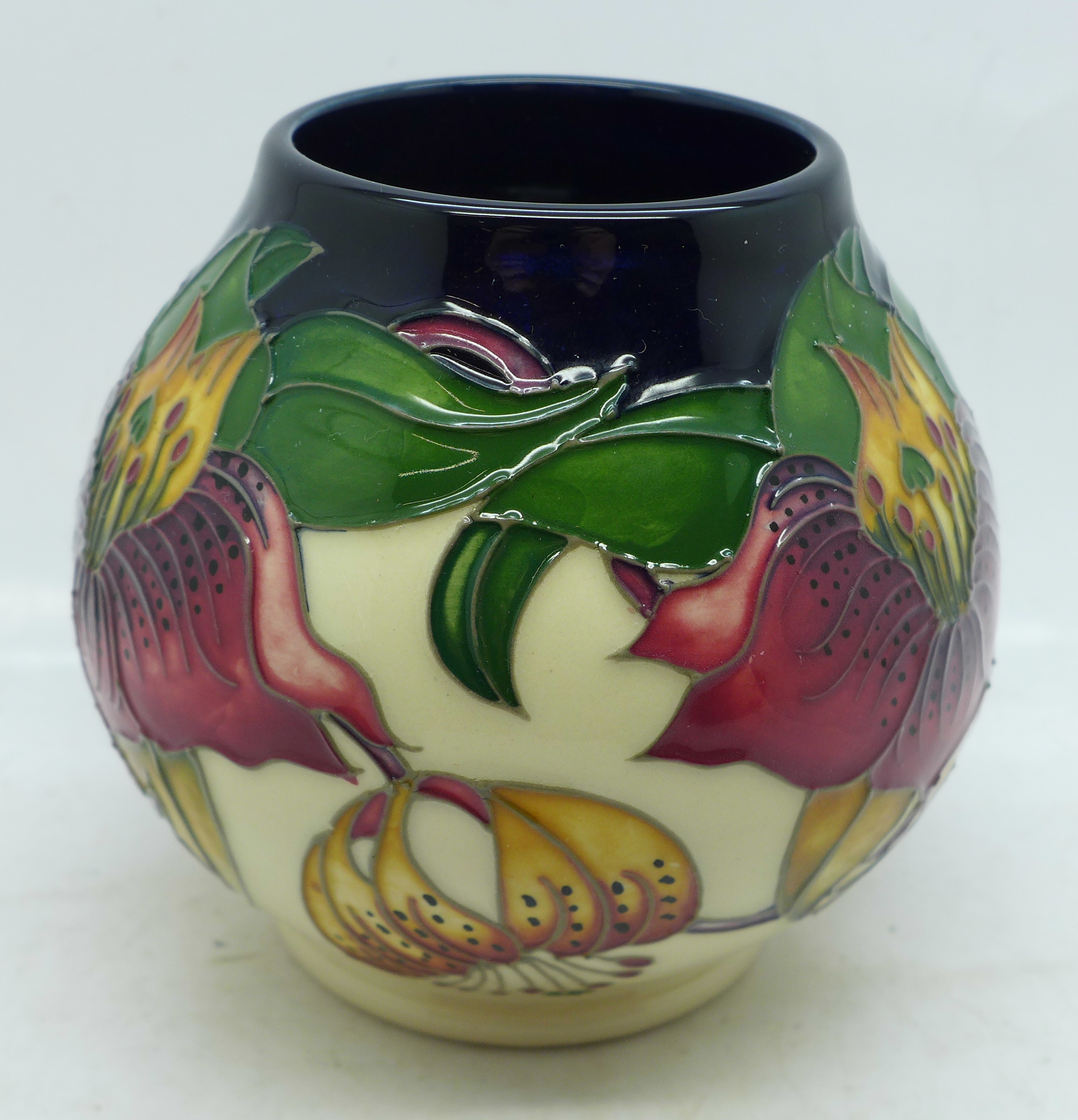 A Moorcroft vase (shape no. RM2/4) Anna Lily pattern by designer Nicola Slaney, 10cm - Image 2 of 3