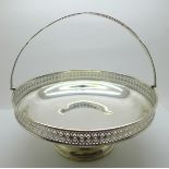 A silver basket by Walker & Hall, Sheffield 1921, 550g, diameter 23cm