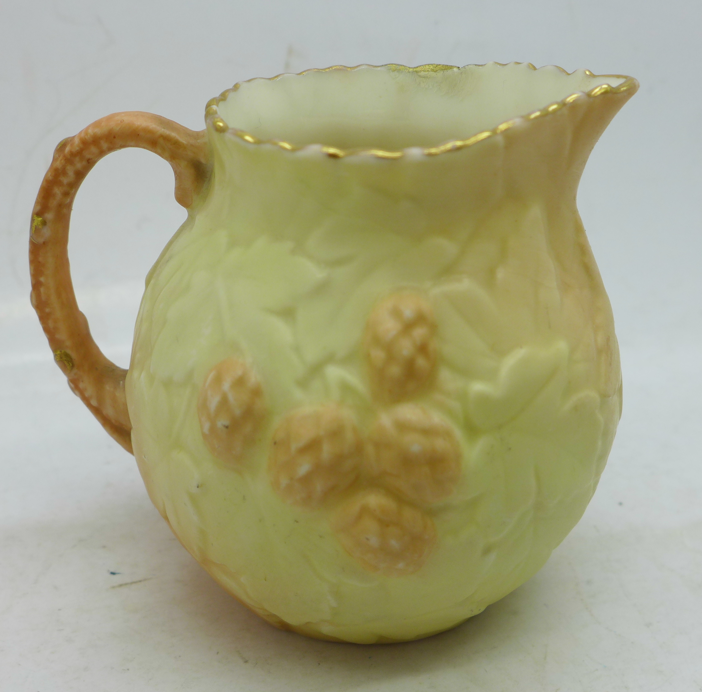 A small Worcester Locke & Co. cream jug - Image 3 of 4