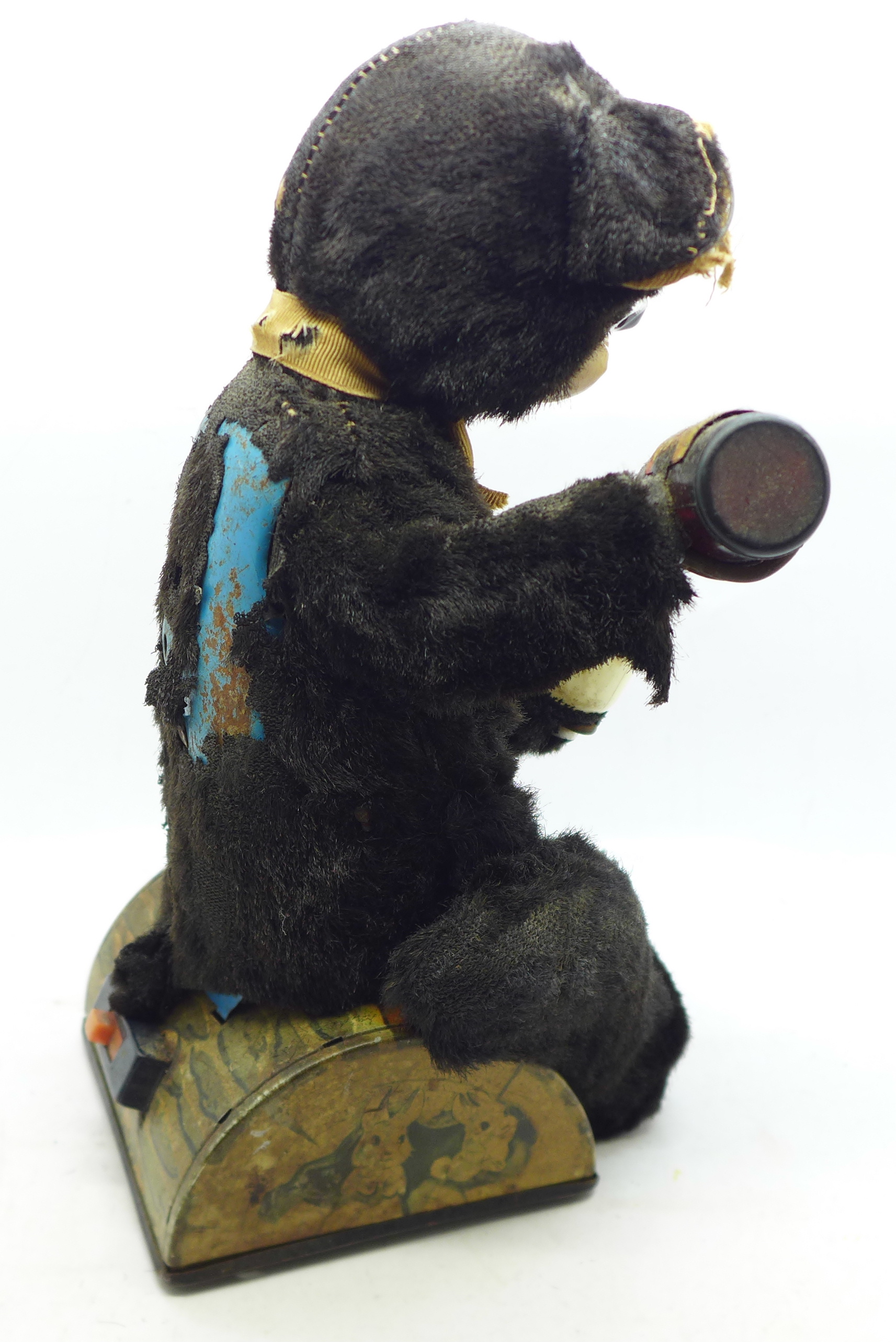 A Japanese battery operated tin-plate automated drinking bear toy, a/f - Image 4 of 5