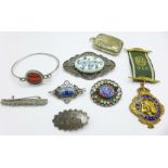 A silver Lincoln Cathedral brooch, lacking pin, four other brooches, an agate set bangle, a vesta