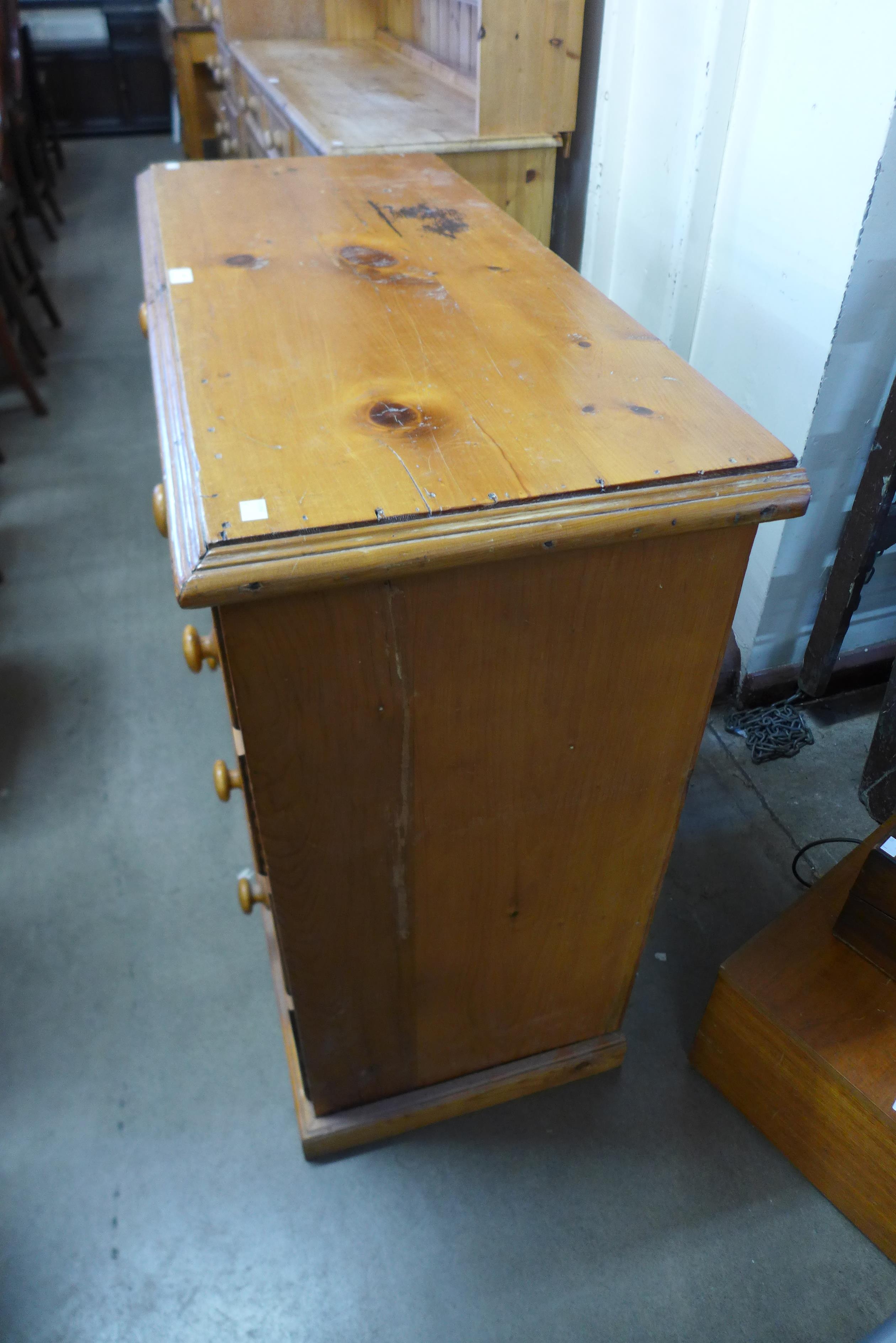 A Victorian pine chest of drawers - Image 3 of 3