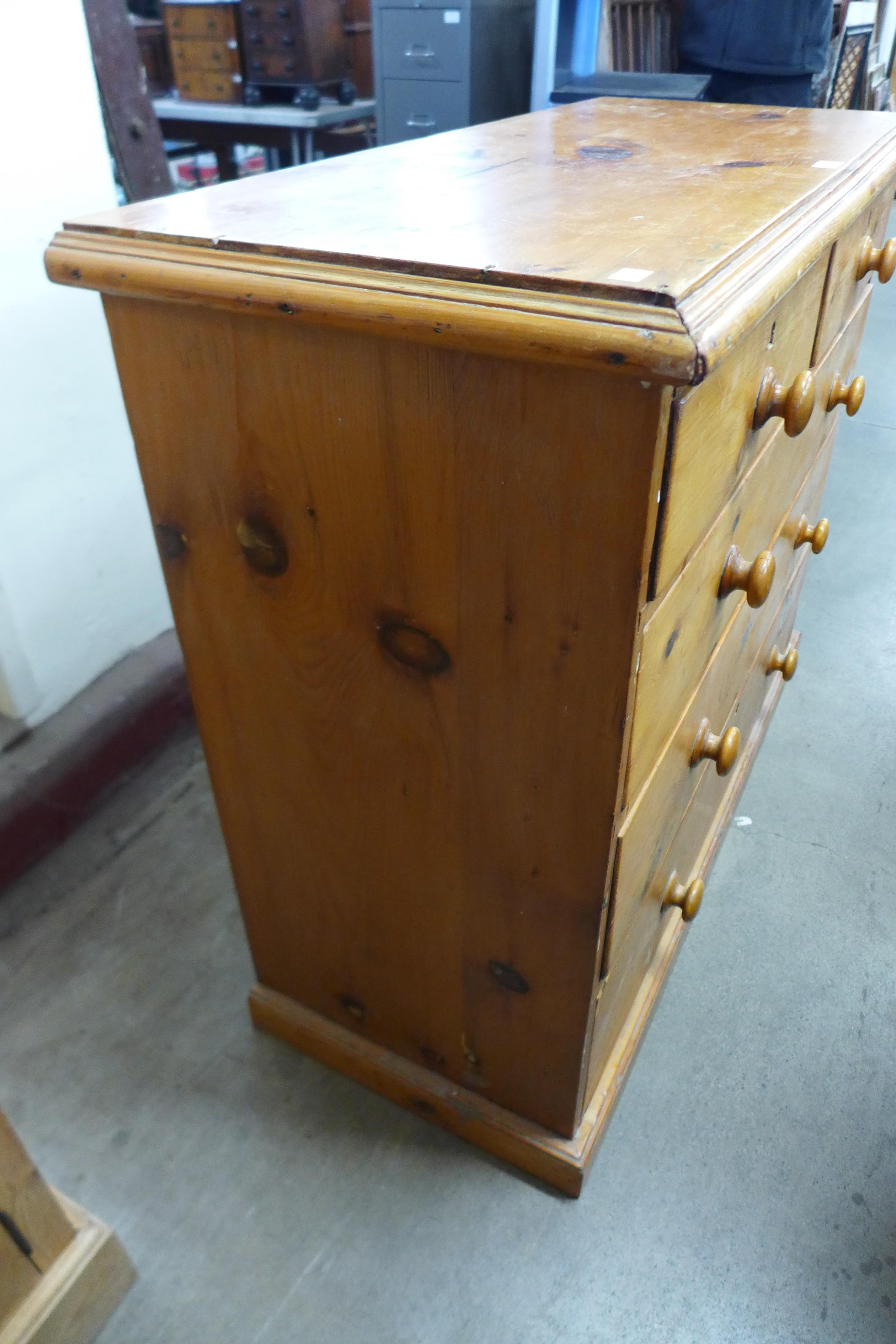 A Victorian pine chest of drawers - Image 2 of 3