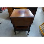 An Edward VII mahogany drop-leaf occasional table