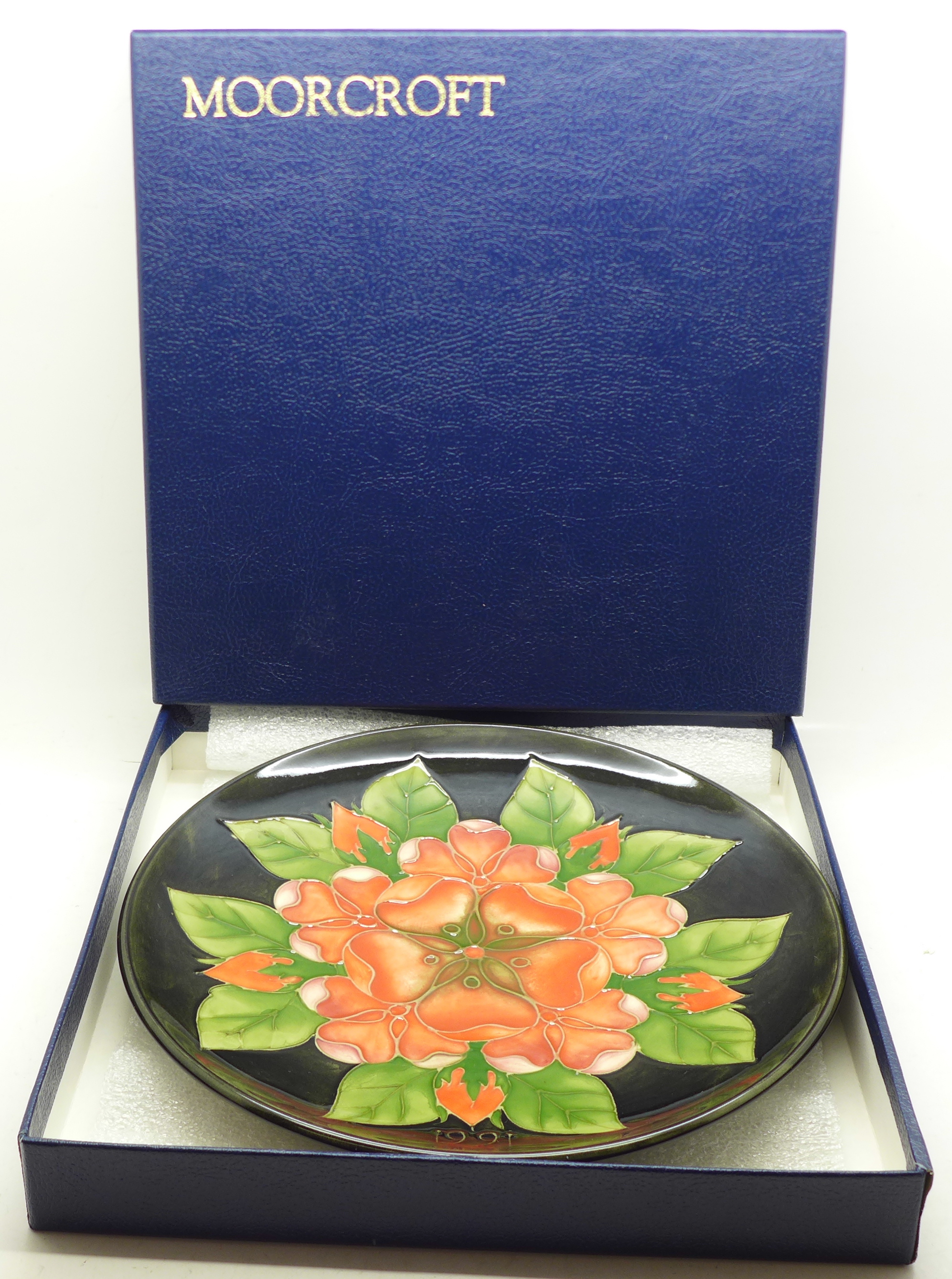 A Moorcroft Limited Edition Year Plate, 1991, 133/250, boxed, 21.5cm - Image 6 of 6