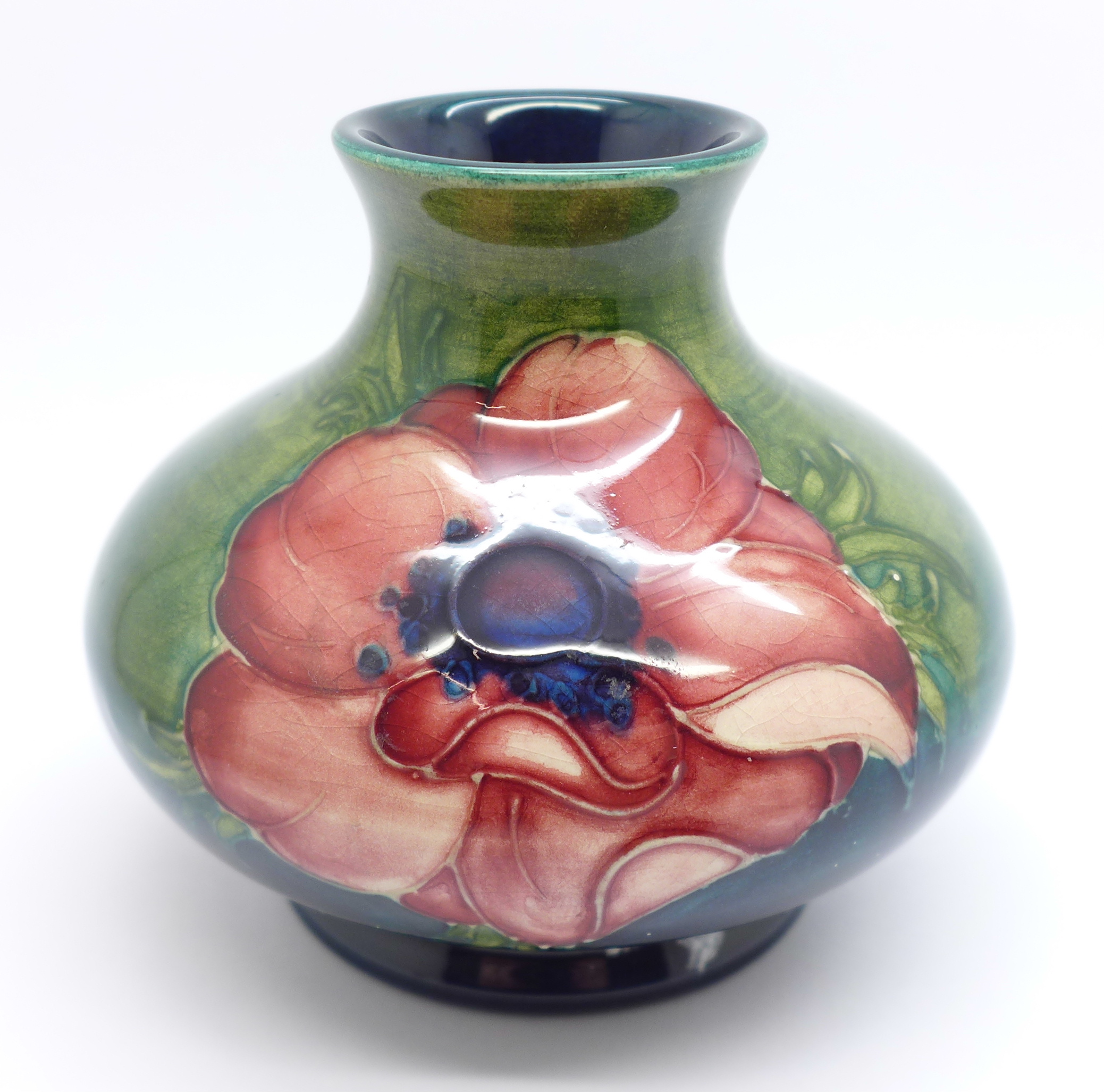 A Moorcroft anemone squat vase, with paper label, Late Queen Mary, 7cm