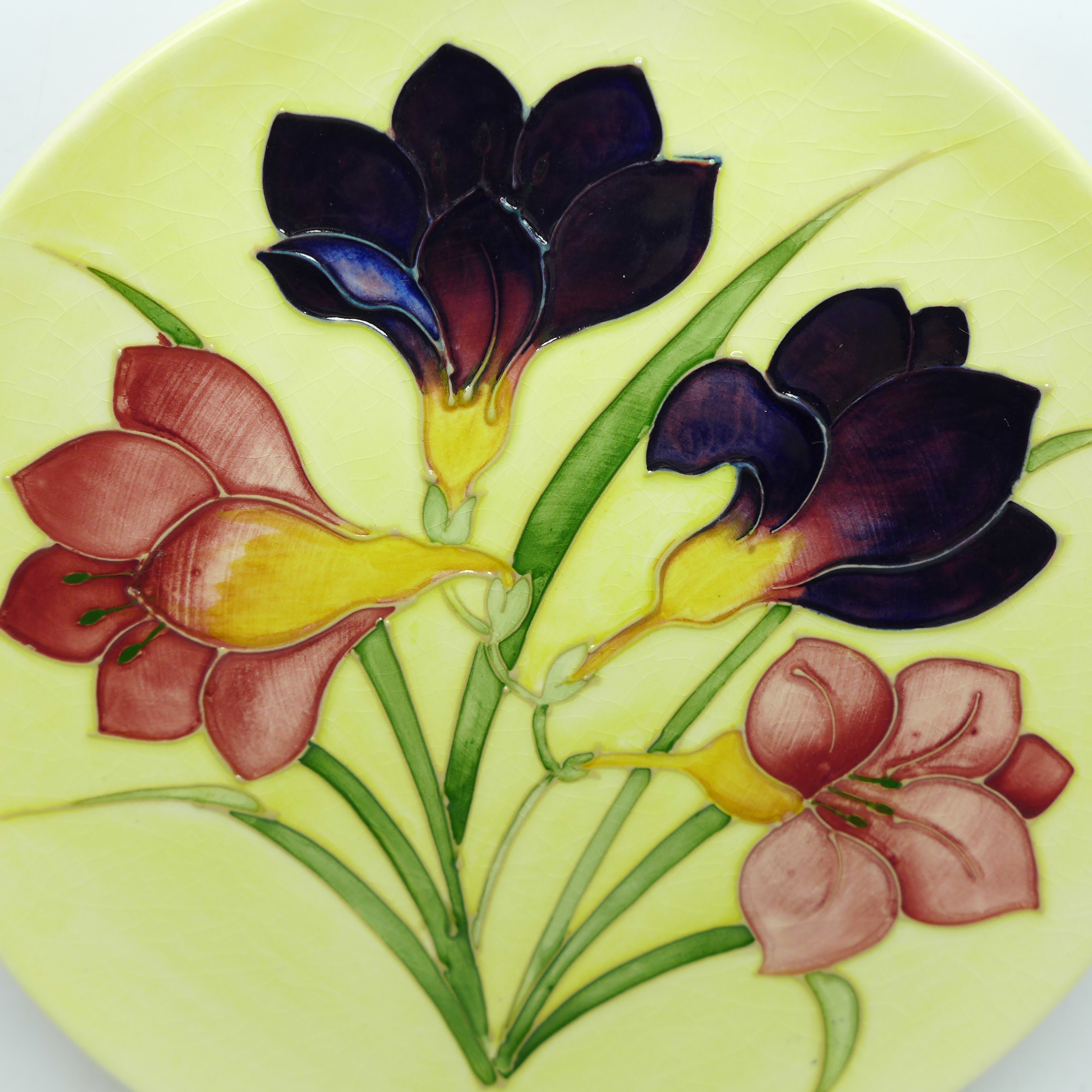 A Moorcroft Year Plate 1987, number 46, boxed, 22cm - Image 2 of 8