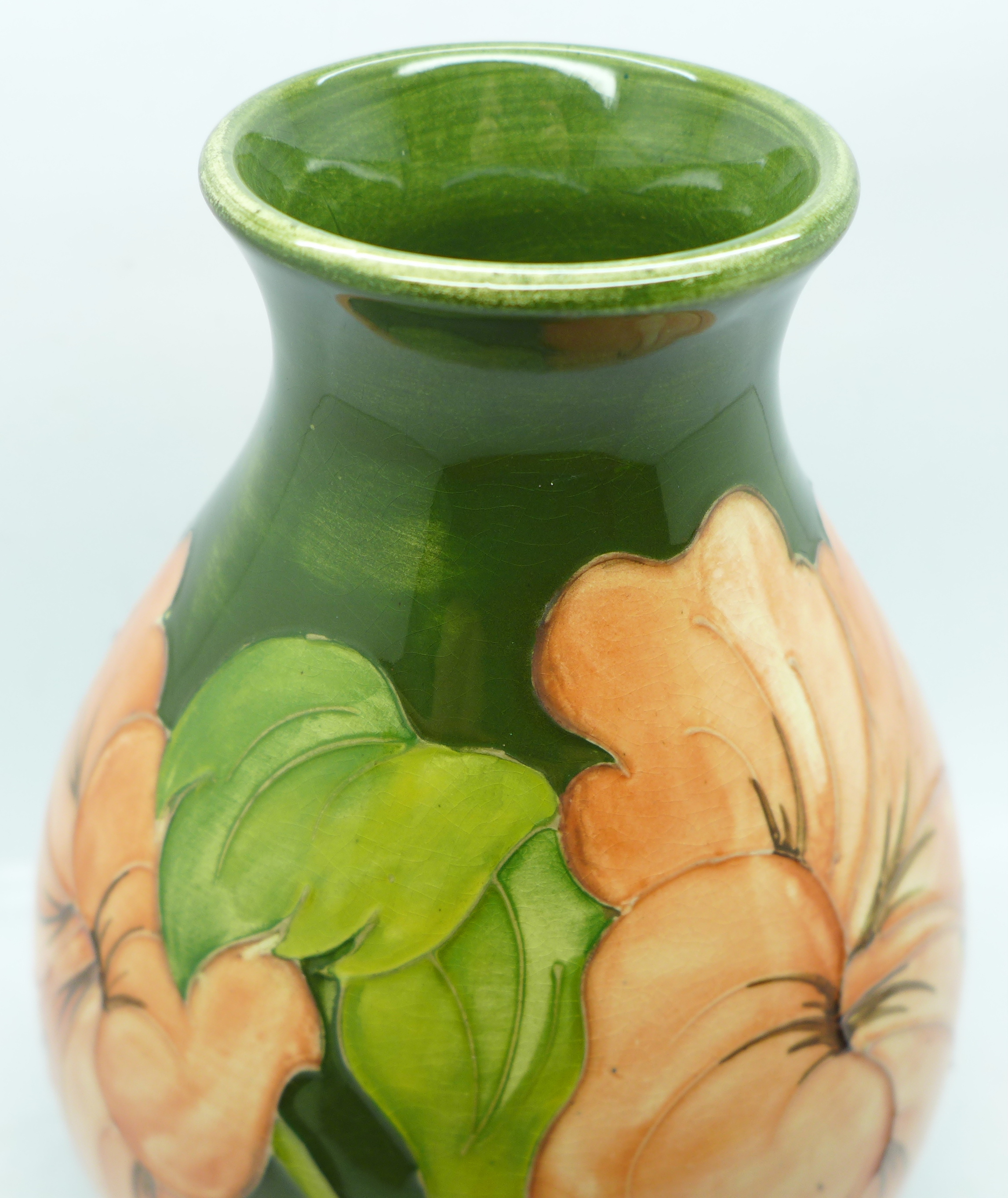 A Moorcroft hibiscus vase, 18cm - Image 3 of 4