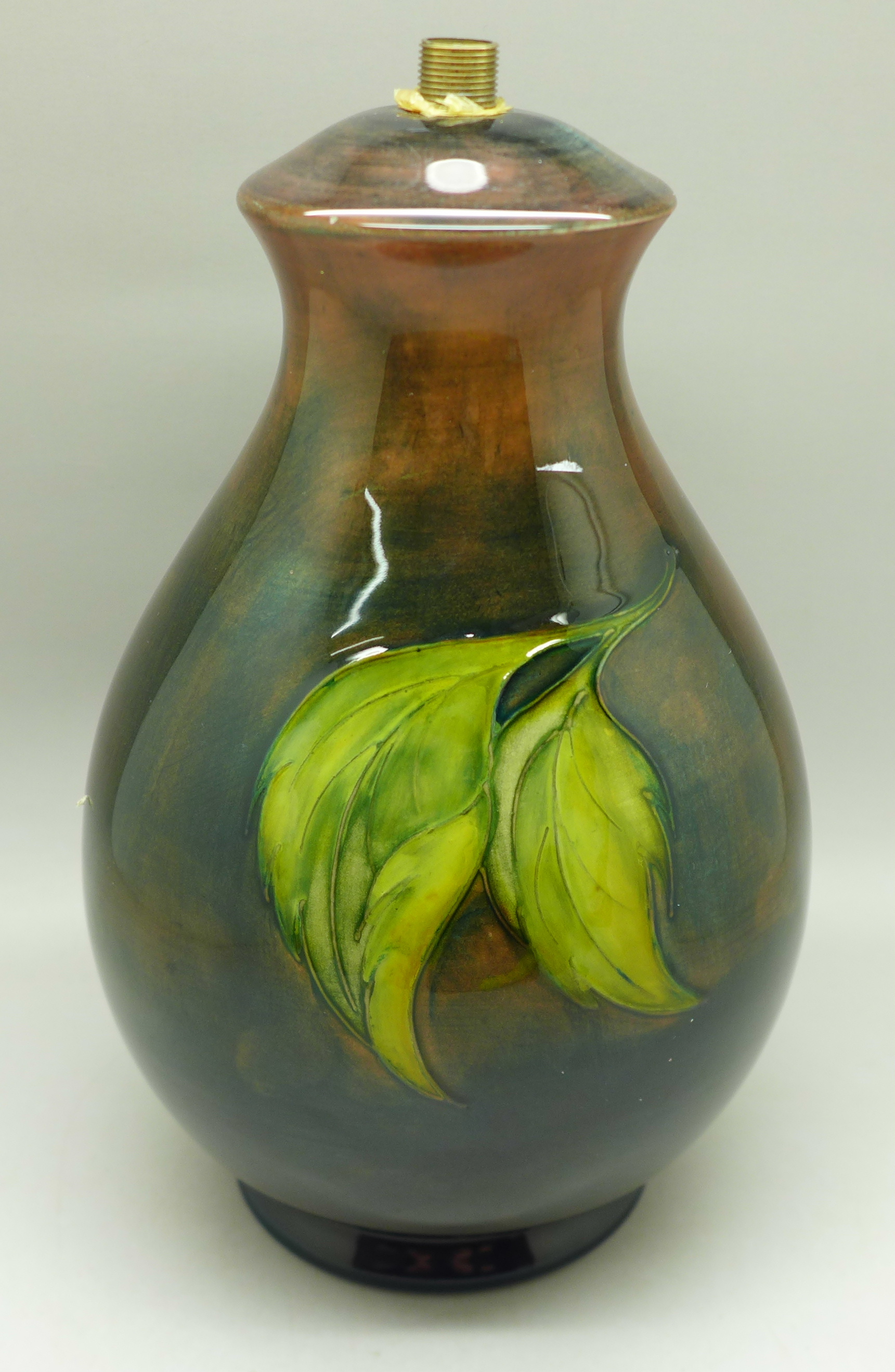 A Moorcroft hibiscus table lamp base, 19.5cm - Image 3 of 7