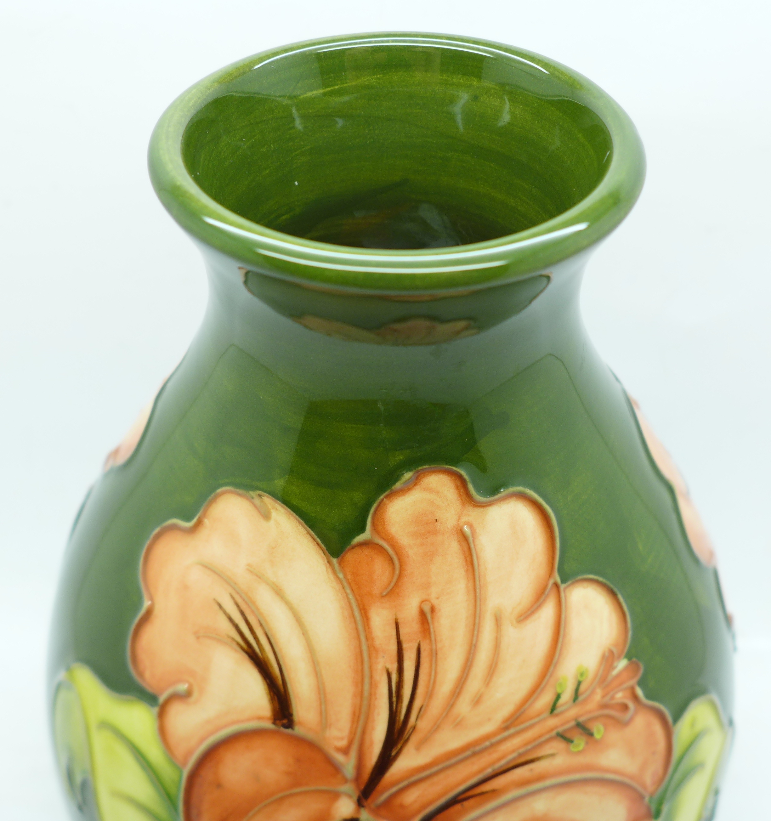 A Moorcroft hibiscus vase, 18.5cm - Image 3 of 4