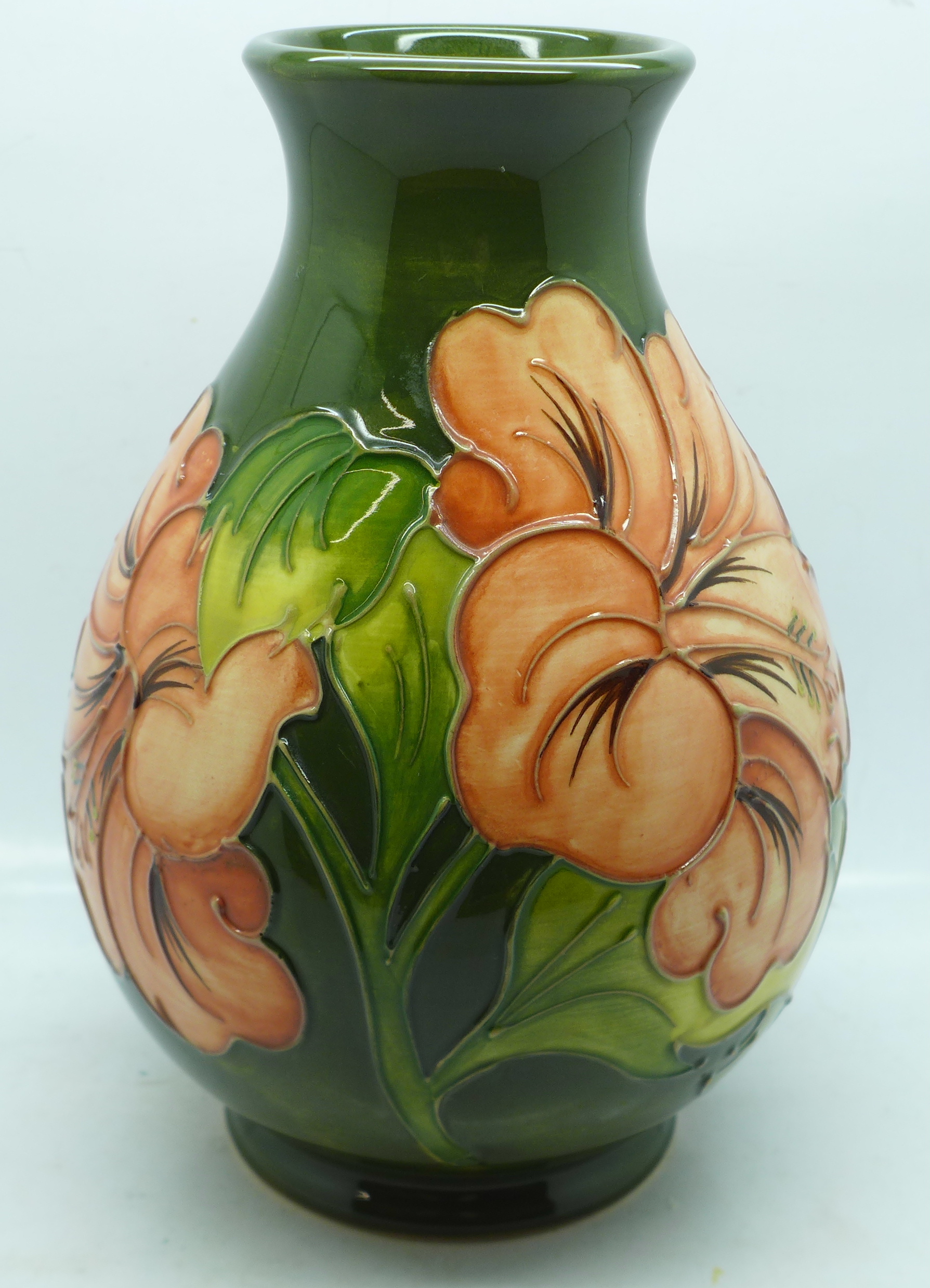 A Moorcroft hibiscus vase, 18.5cm