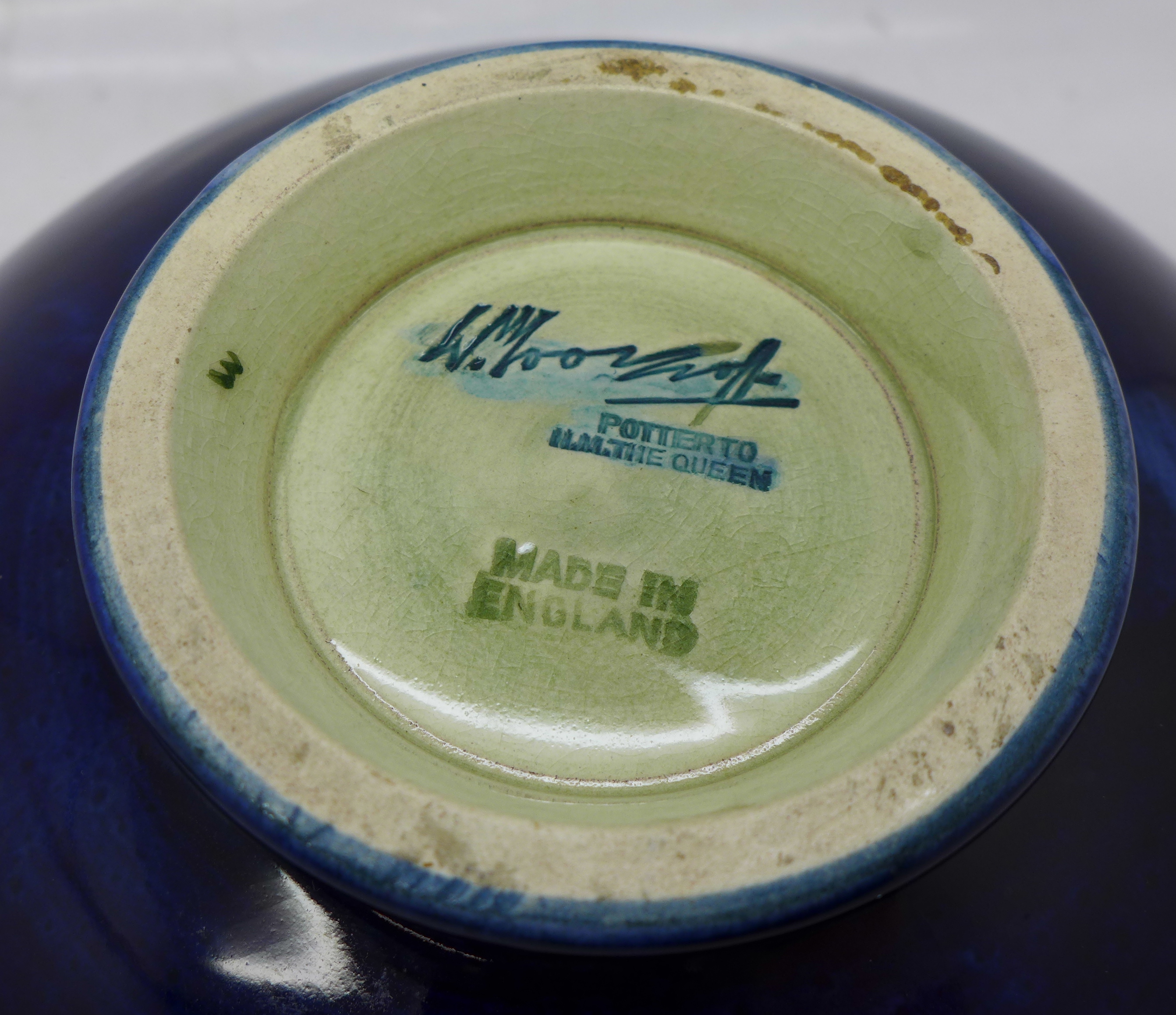 A Moorcroft lidded bowl, with impressed marks, 15cm diameter - Image 8 of 9