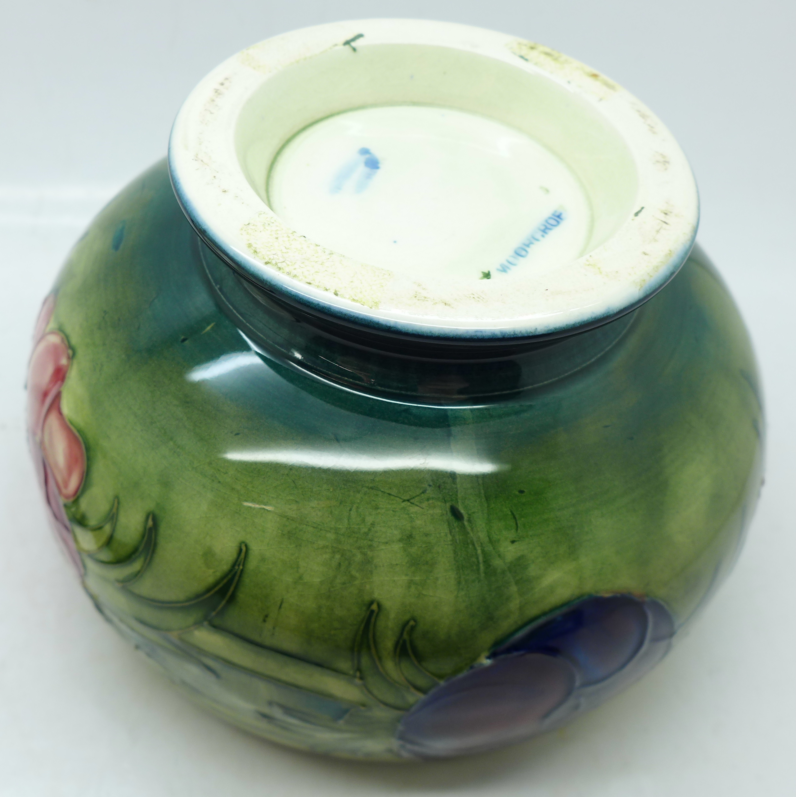 A Moorcroft anemone lidded pot, 12.5cm diameter - Image 8 of 8