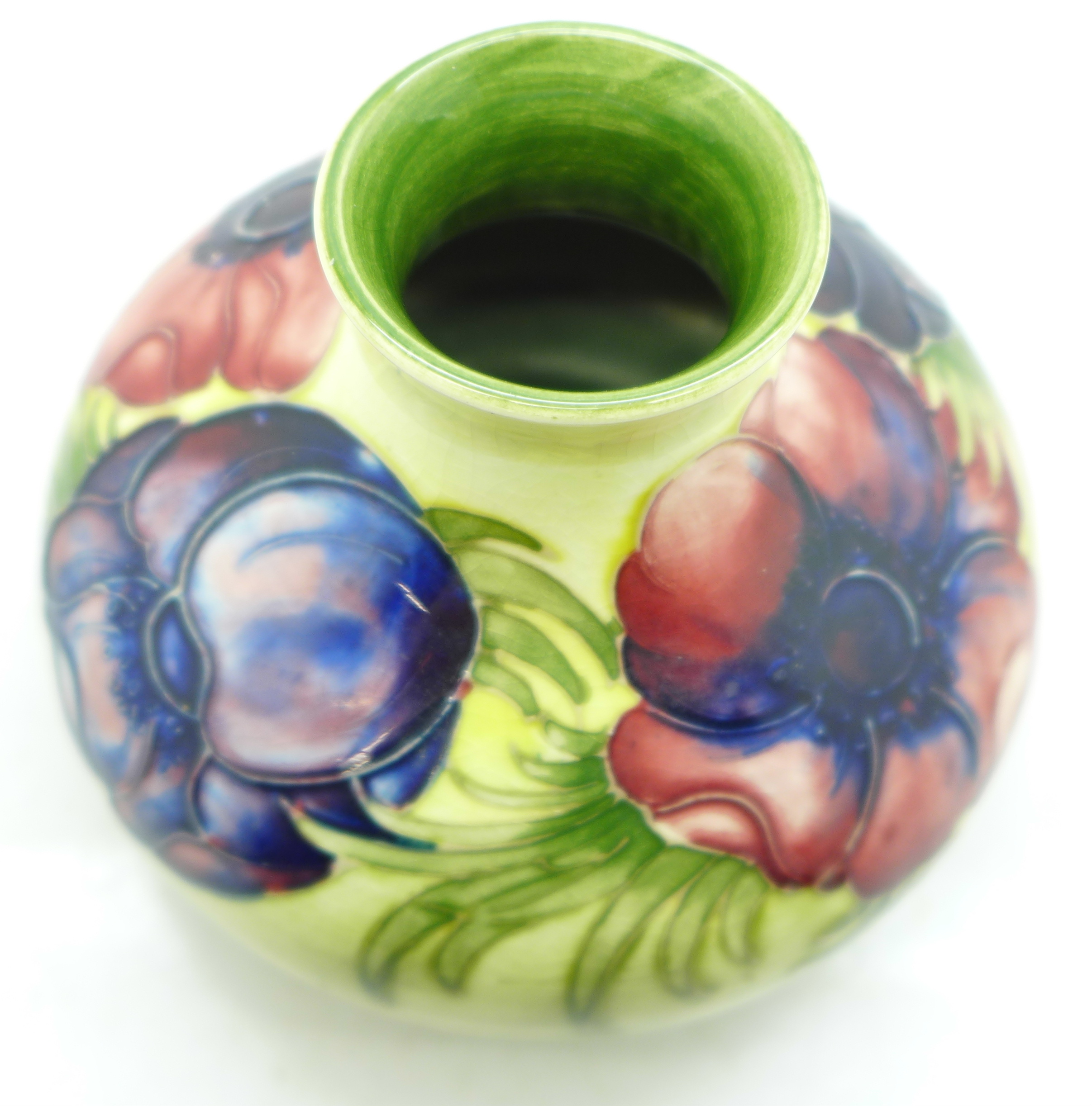 A Moorcroft anemone squat vase, 9.5cm - Image 3 of 5