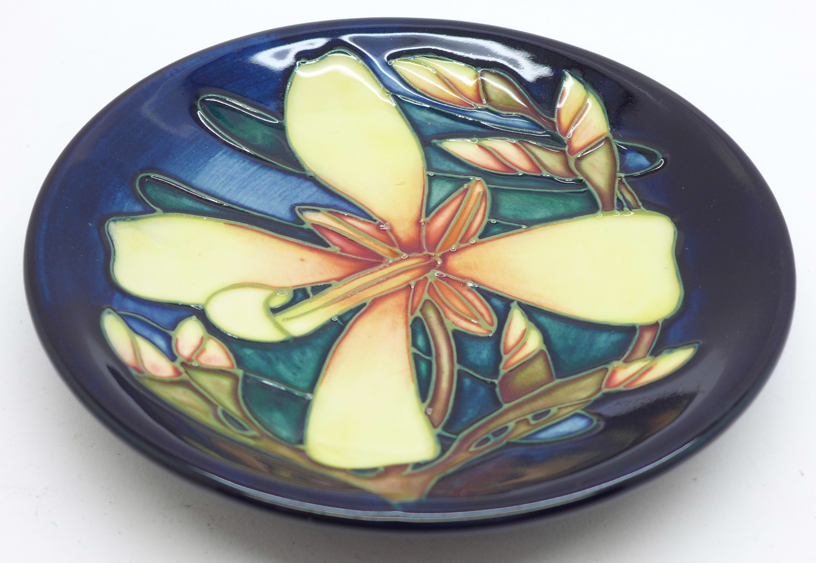 A Moorcroft Collectors Club dish, 2004, 12cm diameter