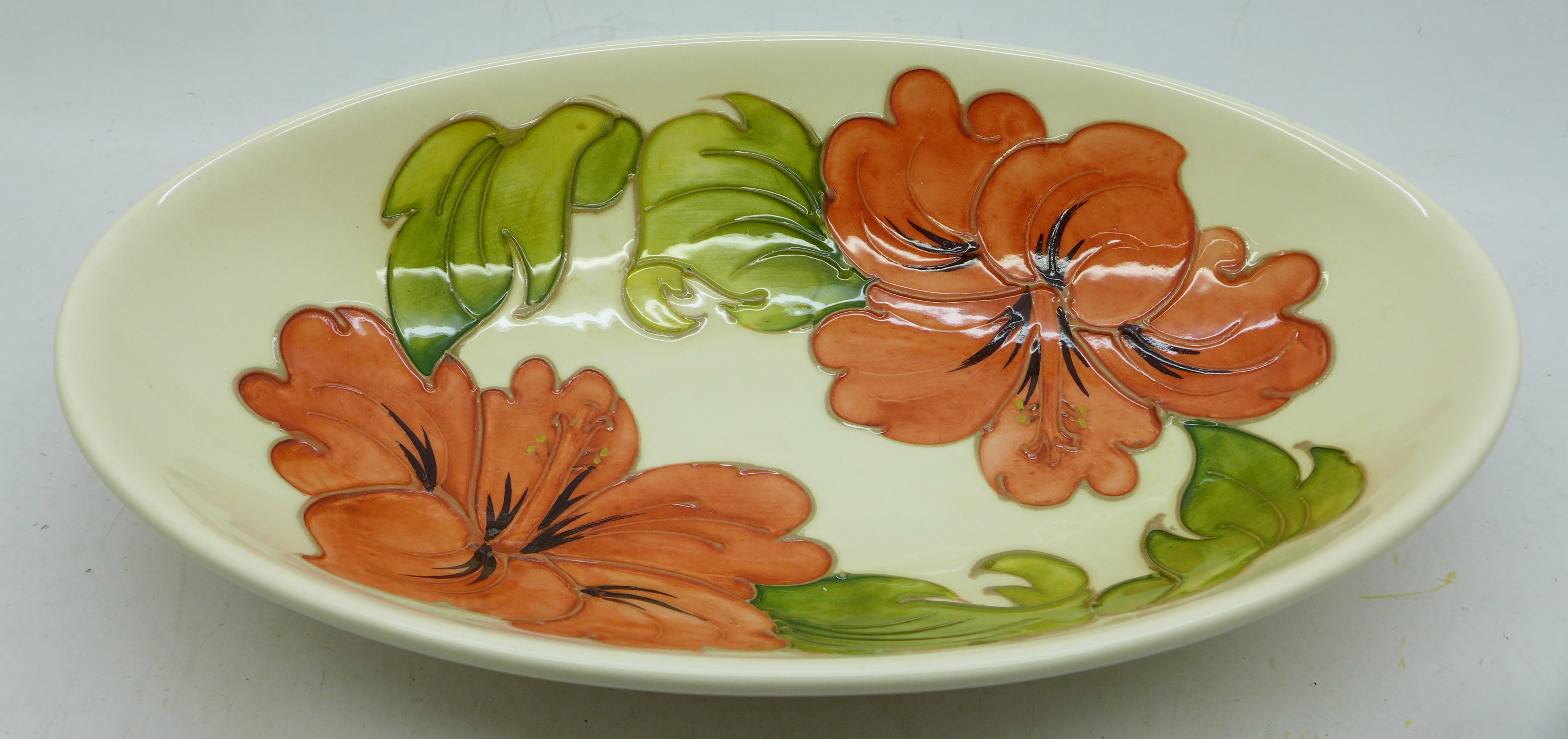 A Moorcroft hibiscus oval dish/bowl, 23cm