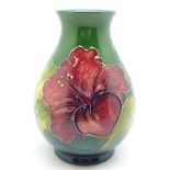 A Moorcroft hibiscus vase, 13cm