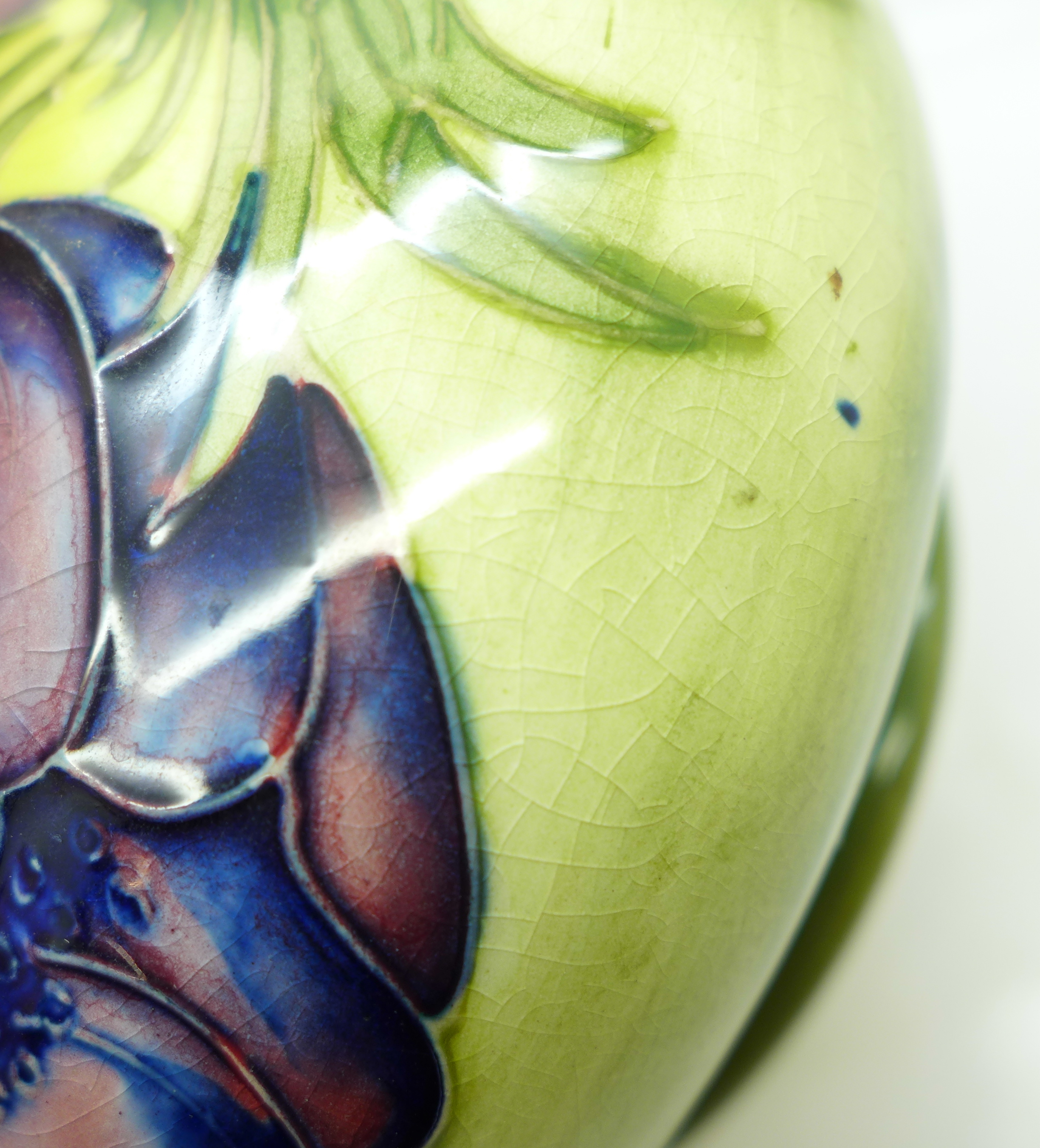 A Moorcroft anemone squat vase, 9.5cm - Image 4 of 5