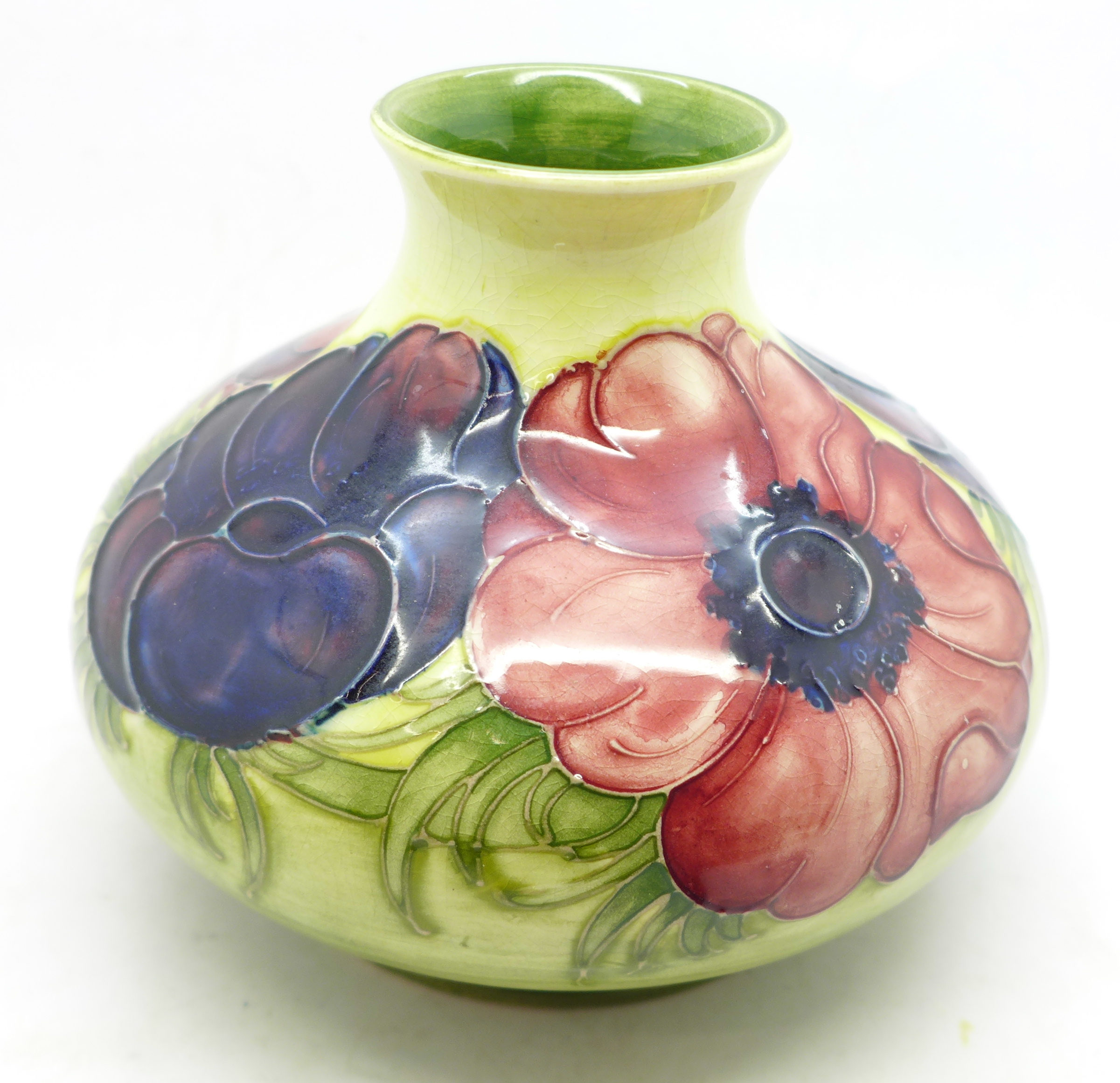 A Moorcroft anemone squat vase, 9.5cm