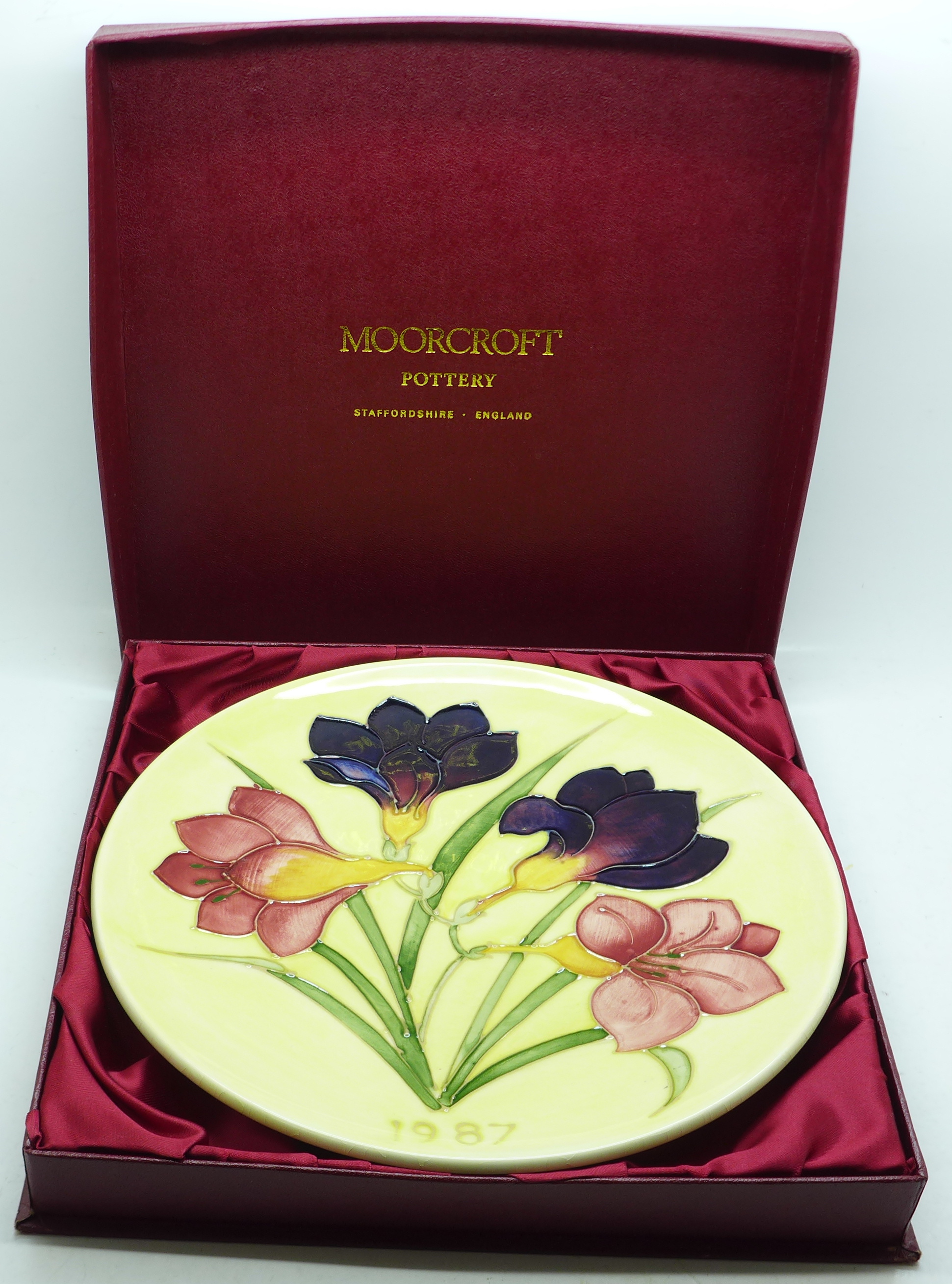 A Moorcroft Year Plate 1987, number 46, boxed, 22cm - Image 7 of 8