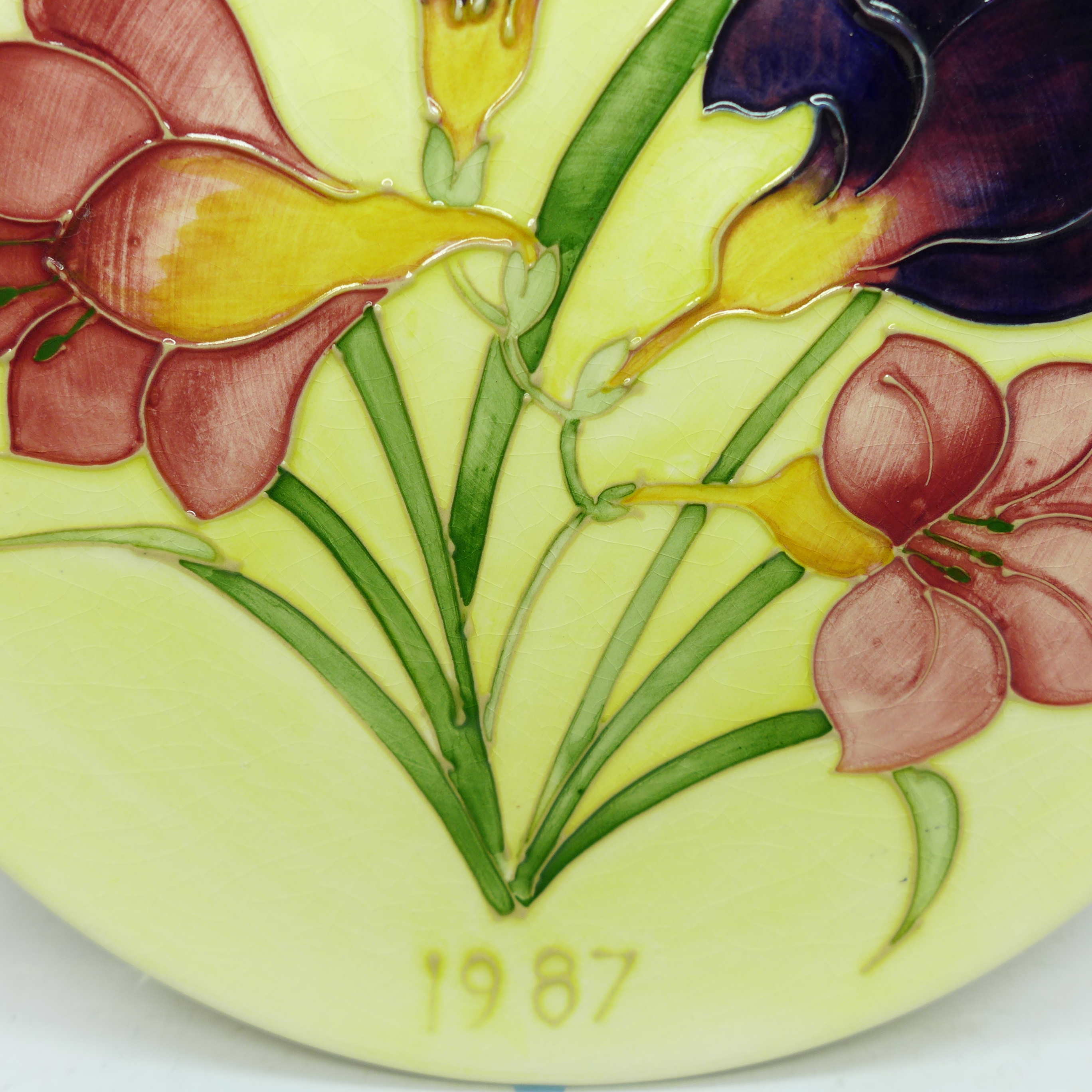 A Moorcroft Year Plate 1987, number 46, boxed, 22cm - Image 3 of 8