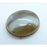A 9ct gold mounted agate brooch, 12.8g, 30mm x 36mm