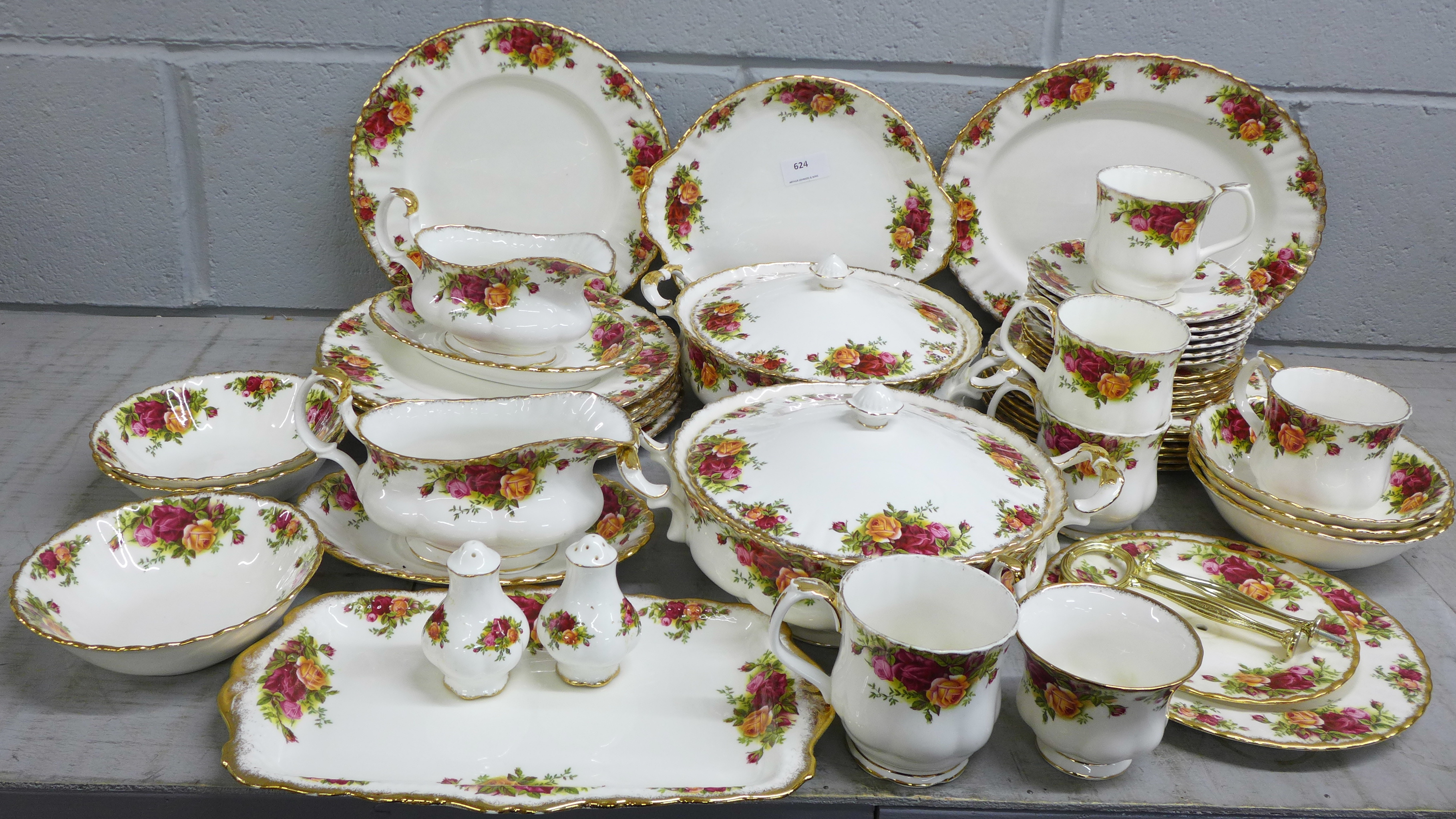 Royal Albert Old Country Roses tea and dinnerwares, two tureens, six large dinner plates, oval