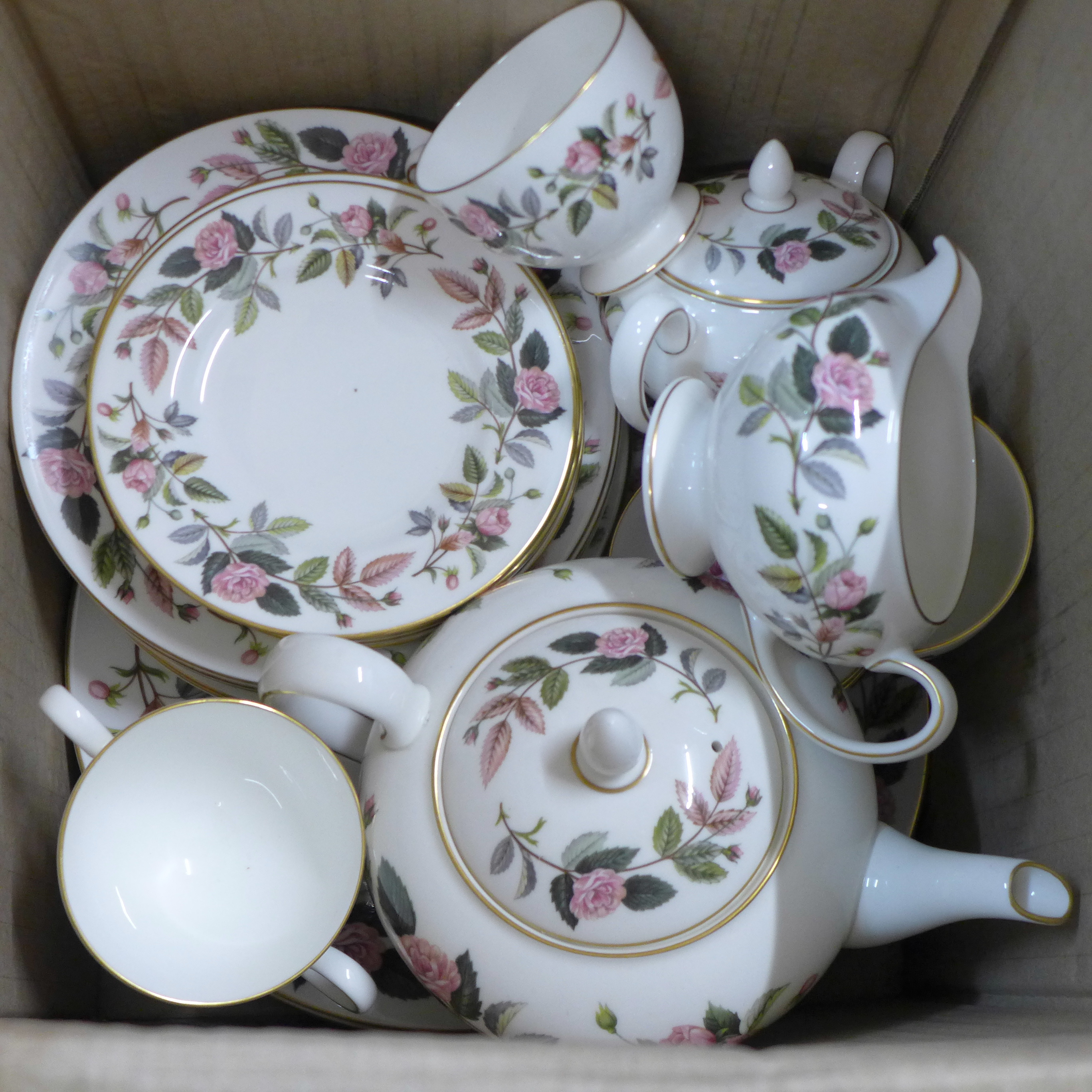 Wedgwood Hathaway Rose tea and dinnerwares (2 boxes, 54 pieces) - Image 4 of 5