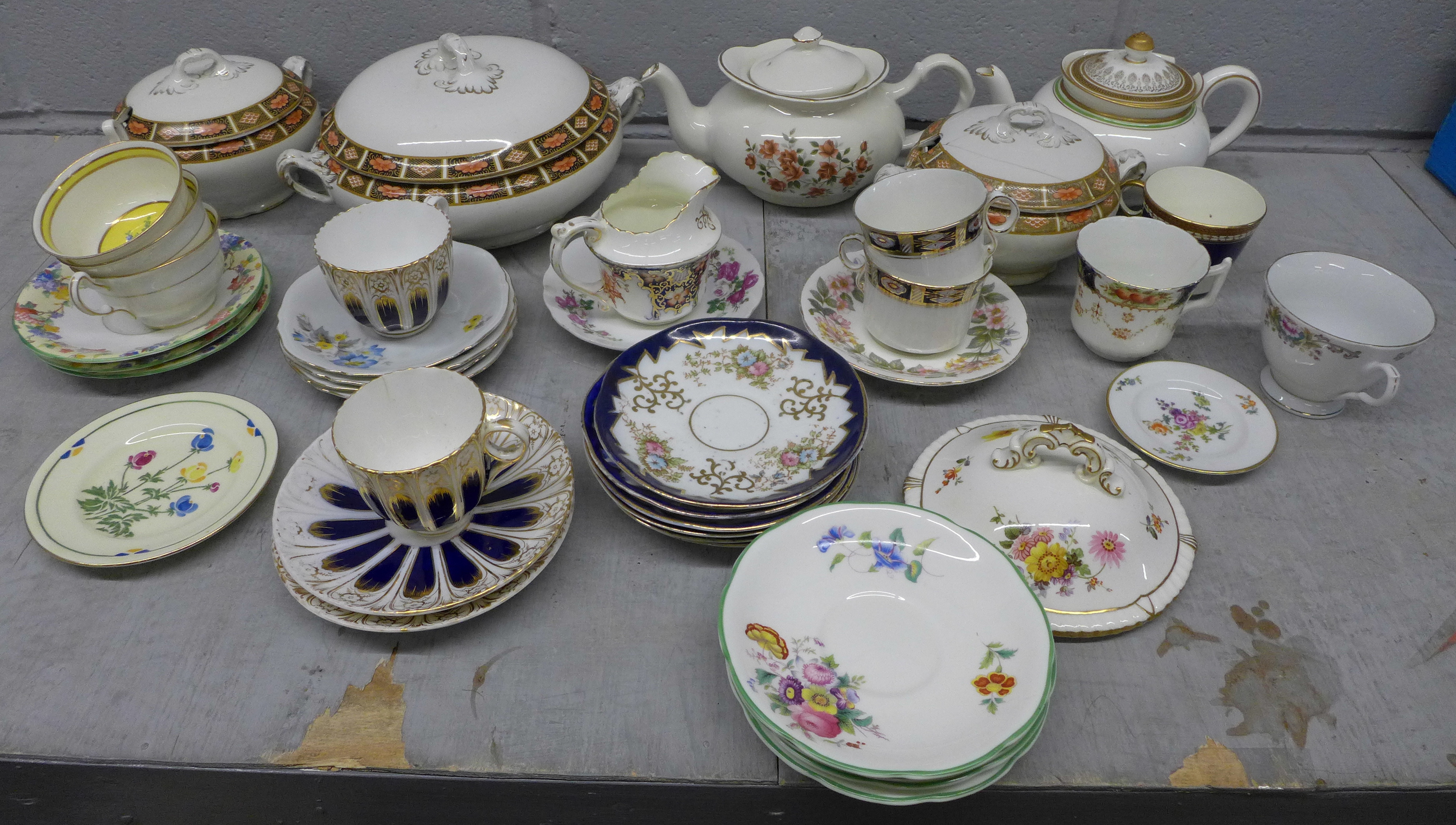 A collection of mixed china including Aynsley, Allertons, Bishop, etc., a mixed set of tea cups