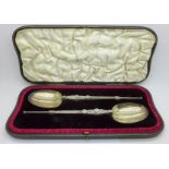 A pair of silver anointing spoons, London 1901, cased, 189g, 25.5cm