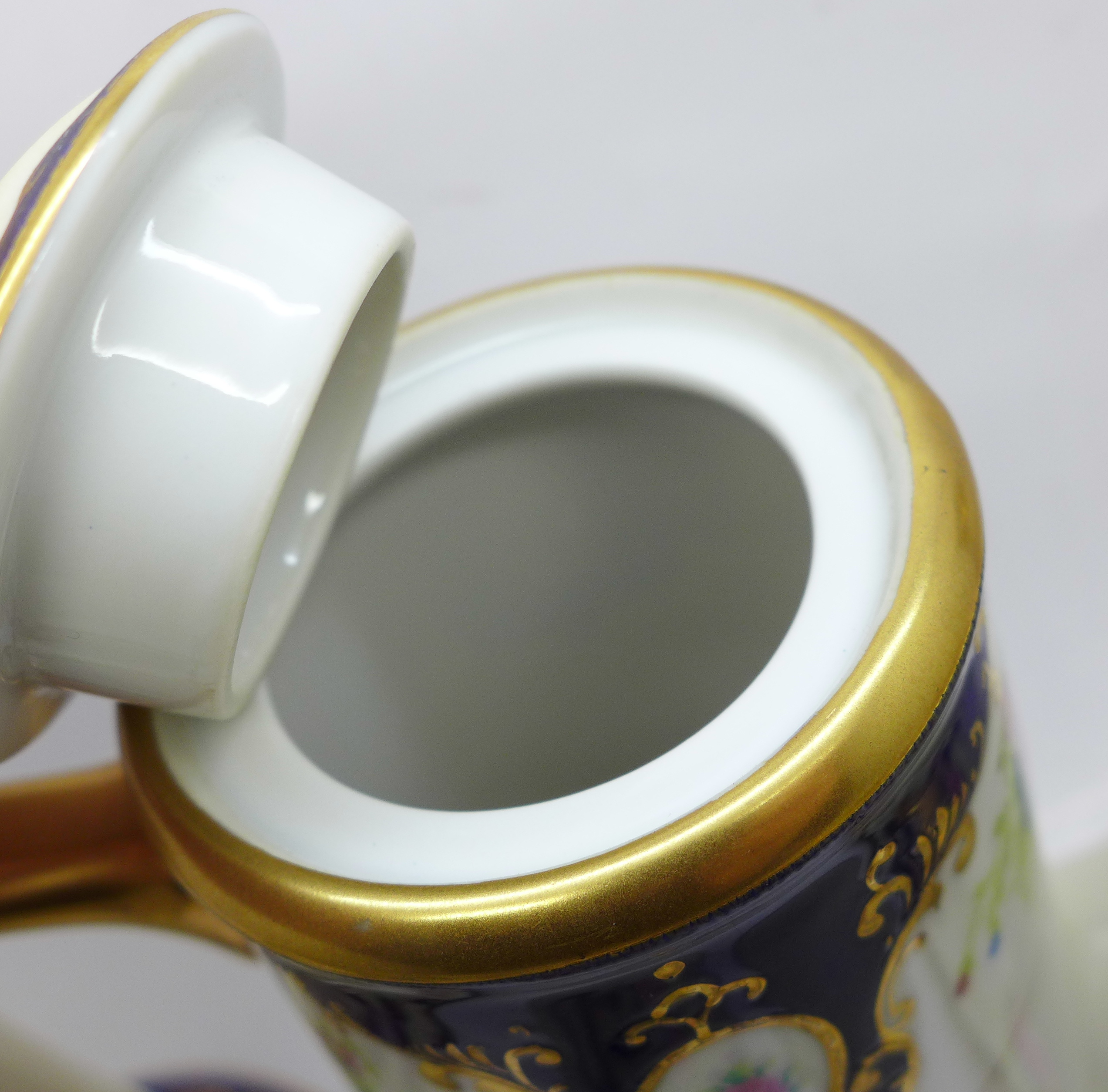 A Kokura Japanese six setting coffee set with cream and sugar, three coffee cans a/f - Bild 6 aus 7