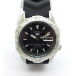 A Seiko 5 Sports 'Superior' SKZ171 diver's wristwatch, 23 jewels automatic