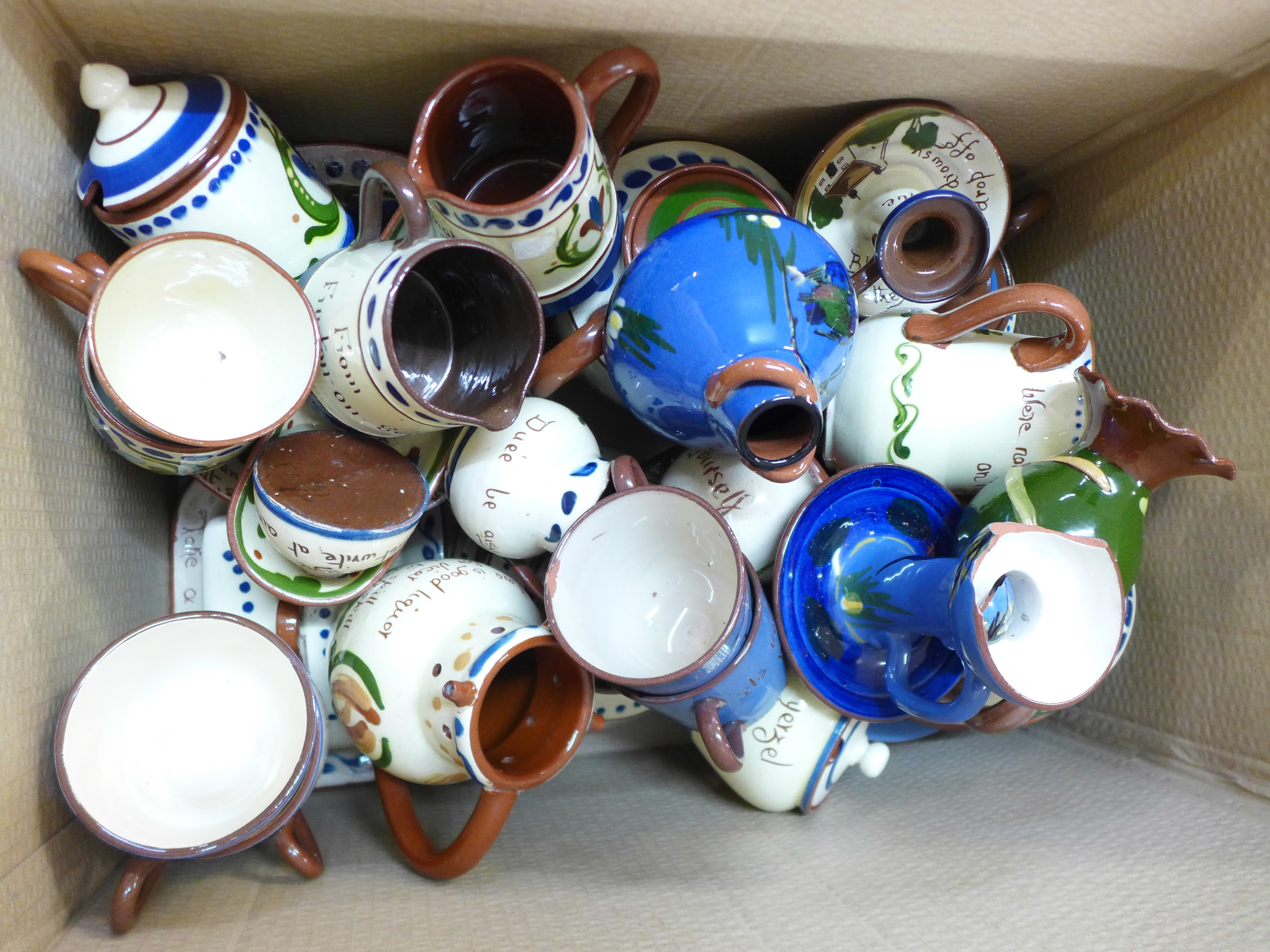 A large collection of Devon and Torquay Motto ware pottery, over thirty pieces, some a/f - Bild 2 aus 3