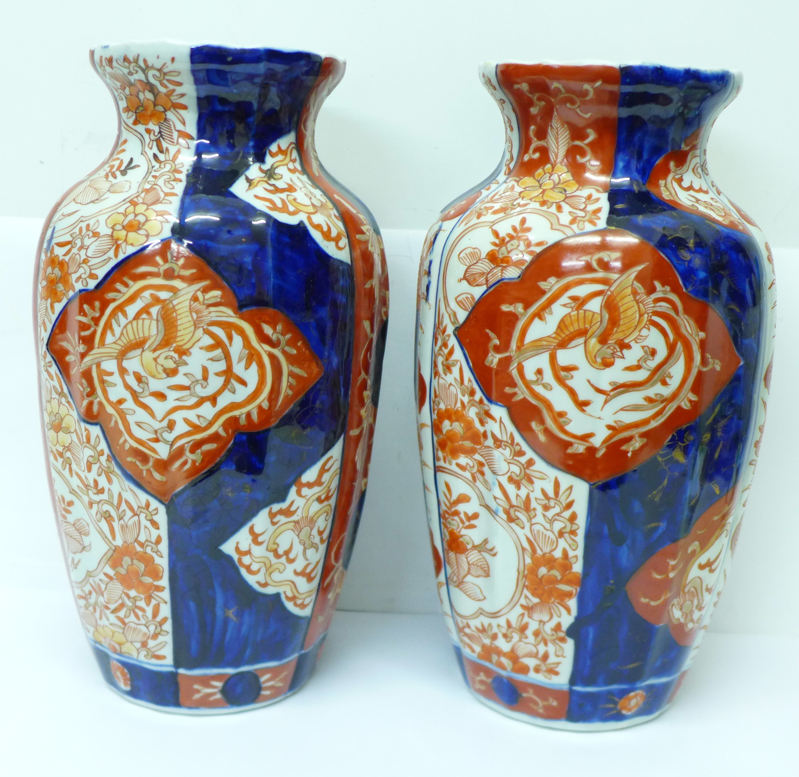 A pair of Imari vases, 30cm - Bild 2 aus 4