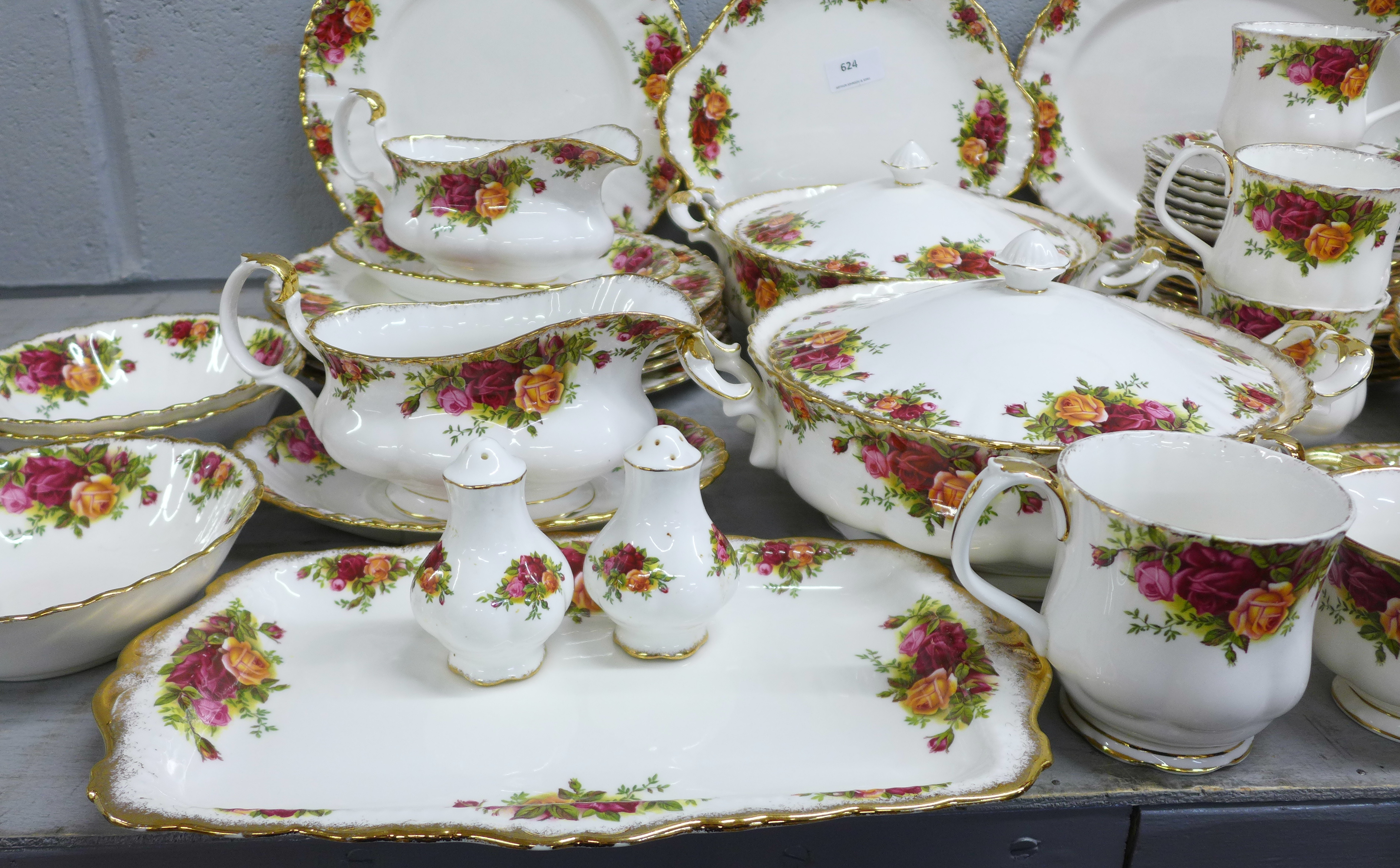 Royal Albert Old Country Roses tea and dinnerwares, two tureens, six large dinner plates, oval - Image 3 of 5