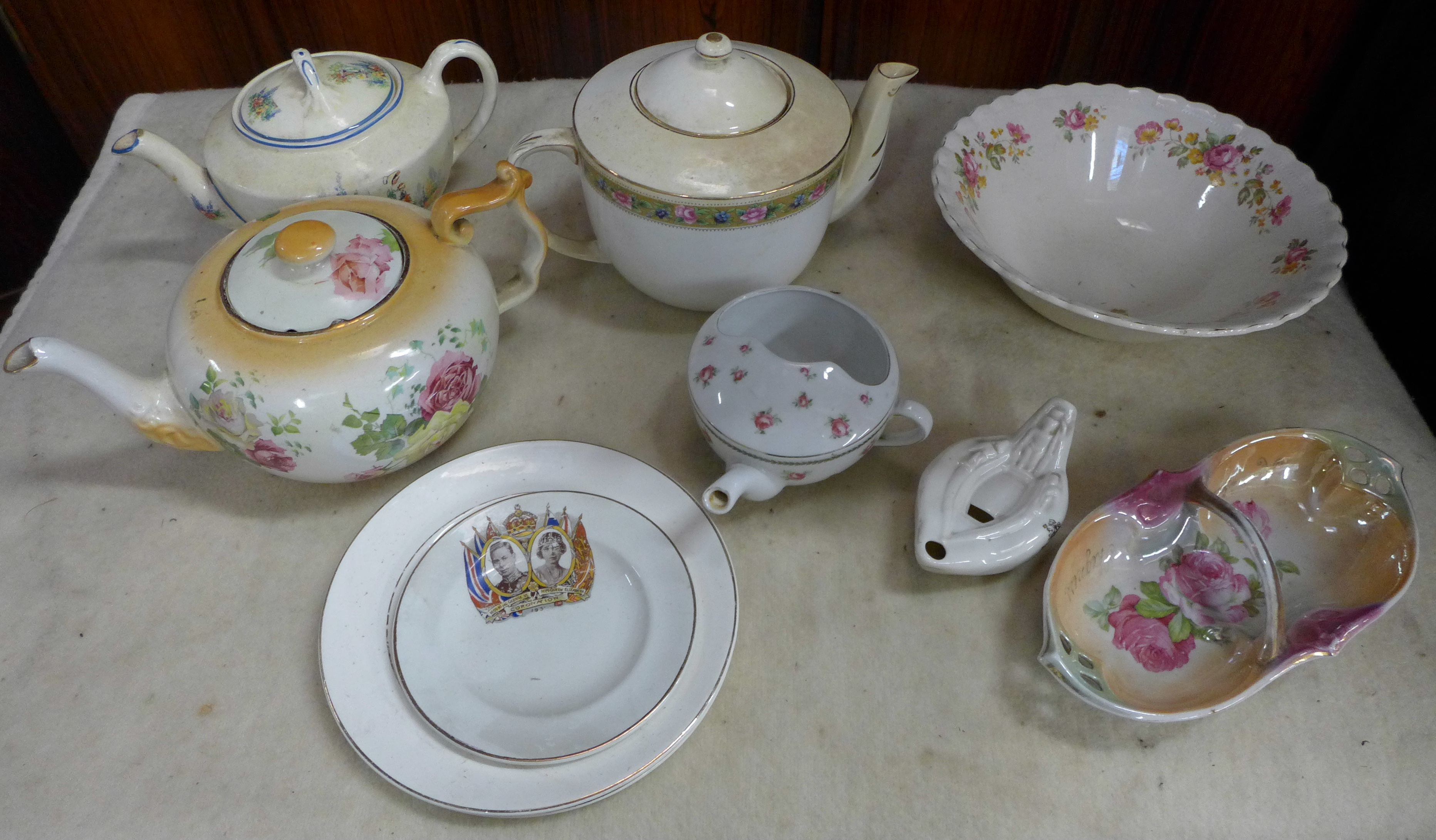 A box of Edwardian and later china **PLEASE NOTE THIS LOT IS NOT ELIGIBLE FOR POSTING AND PACKING**