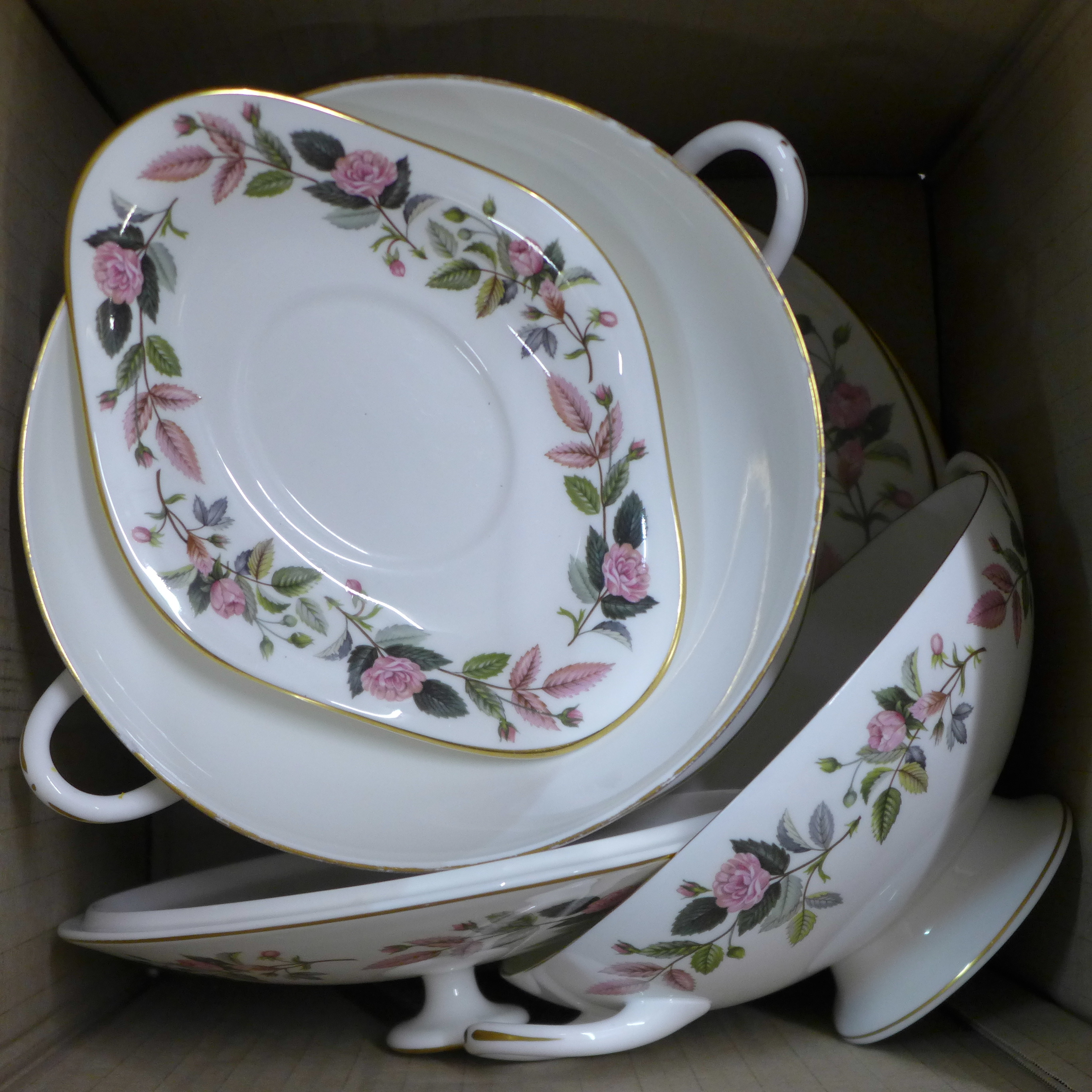 Wedgwood Hathaway Rose tea and dinnerwares (2 boxes, 54 pieces) - Image 2 of 5