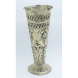 A Victorian silver embossed vase, London 1897, 105g, 15.5cm